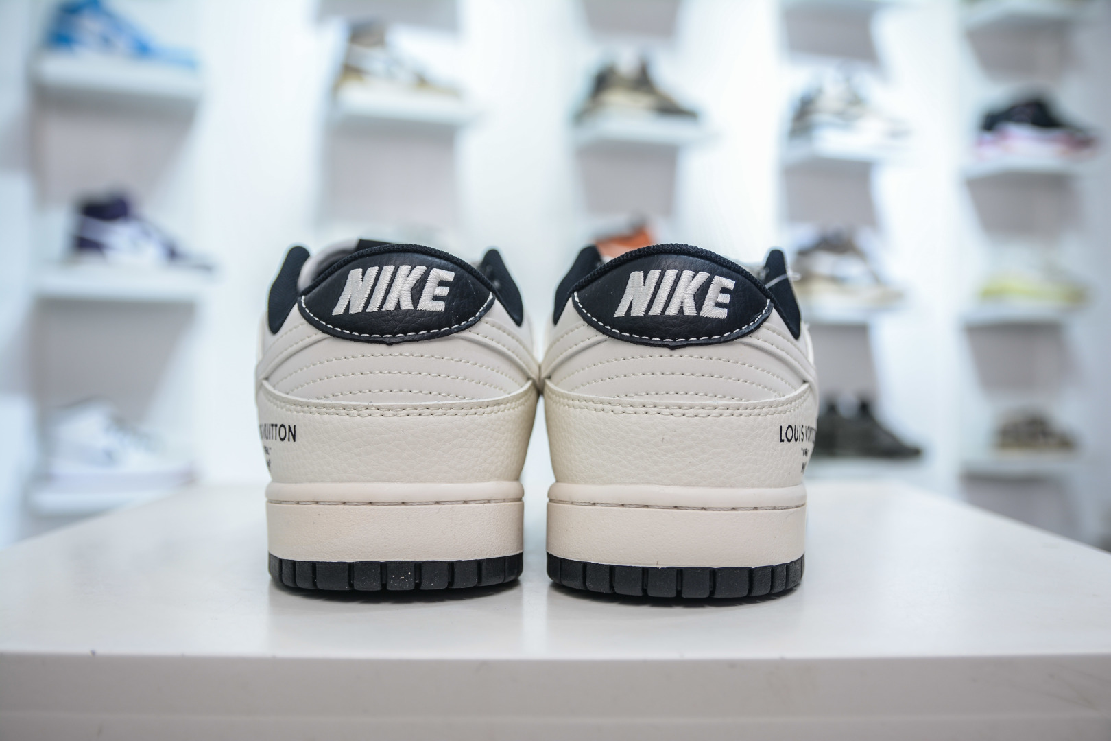 280 Nike SB Dunk Low x Louis Vuitton LV联名-黑白织布白勾 FC1688-229