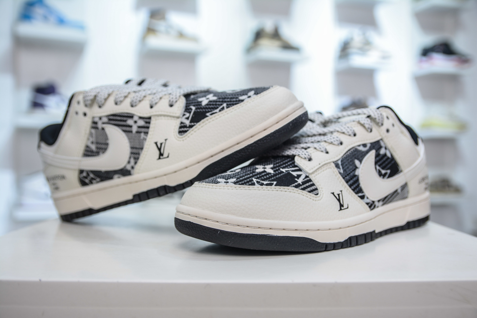 280 Nike SB Dunk Low x Louis Vuitton LV联名-黑白织布白勾 FC1688-229