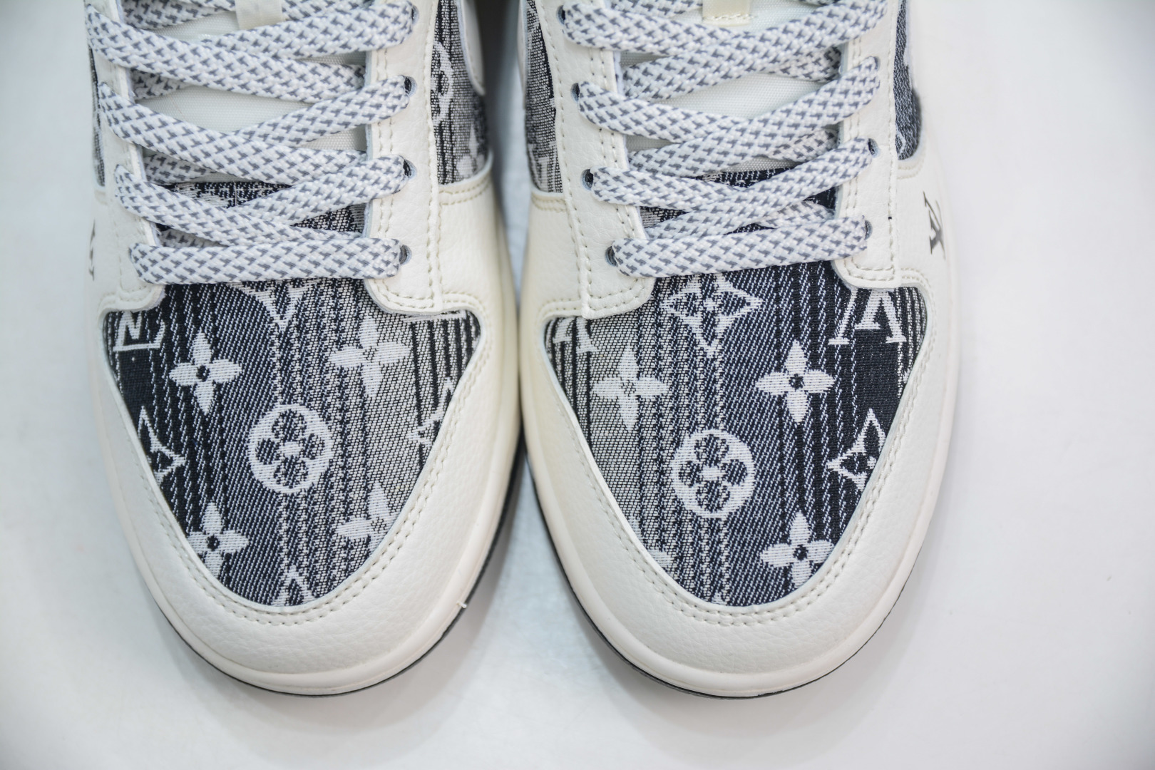 280 Nike SB Dunk Low x Louis Vuitton LV联名-黑白织布白勾 FC1688-229