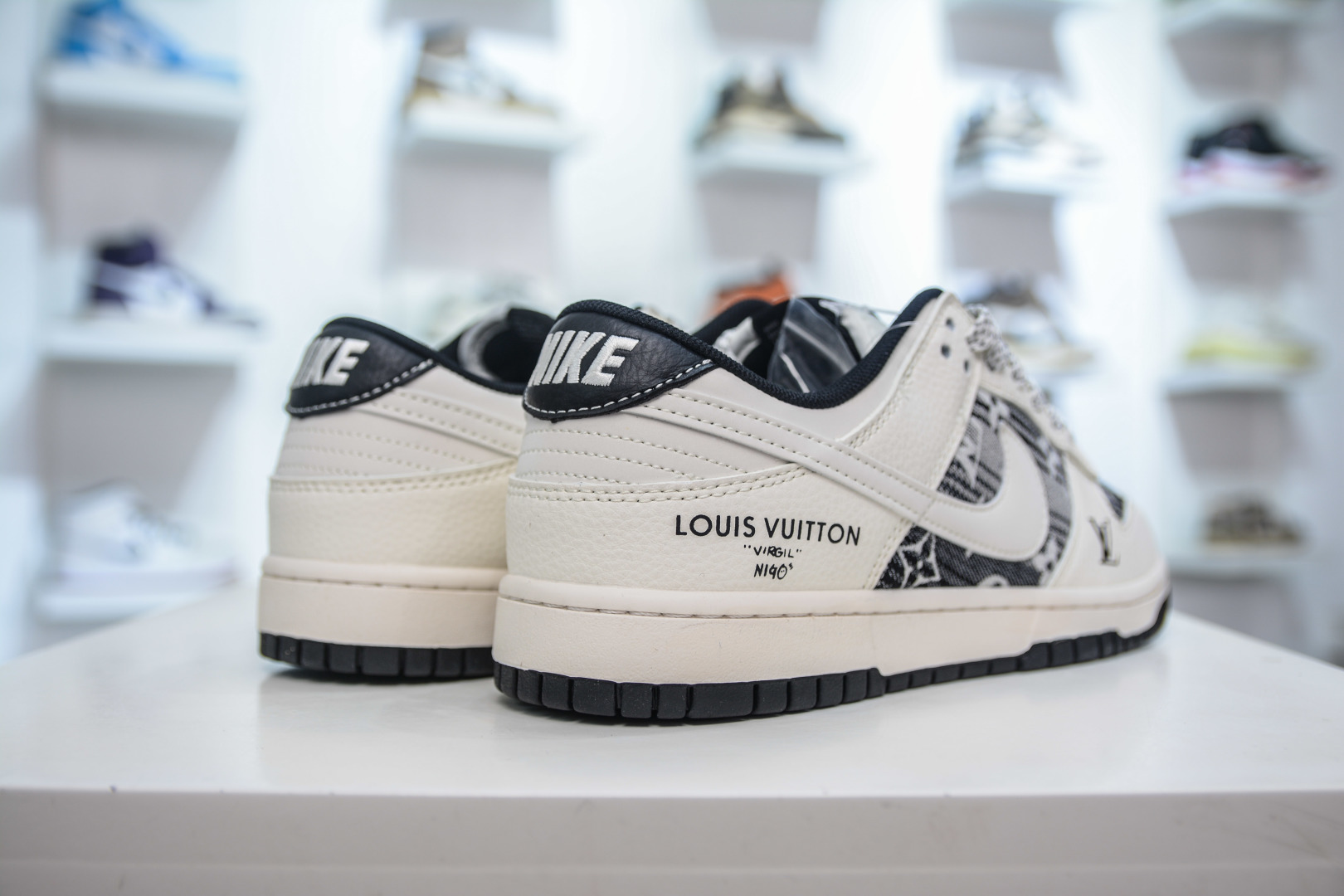 280 Nike SB Dunk Low x Louis Vuitton LV联名-黑白织布白勾 FC1688-229
