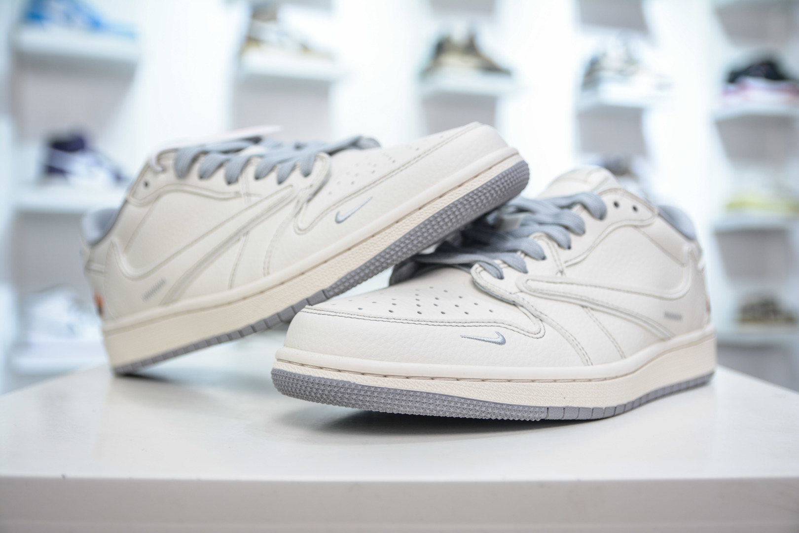 270 TS x Air Jordan x Stussy AJ1 Low 倒钩低帮联名斯图西-米灰火焰 ZH2598-228