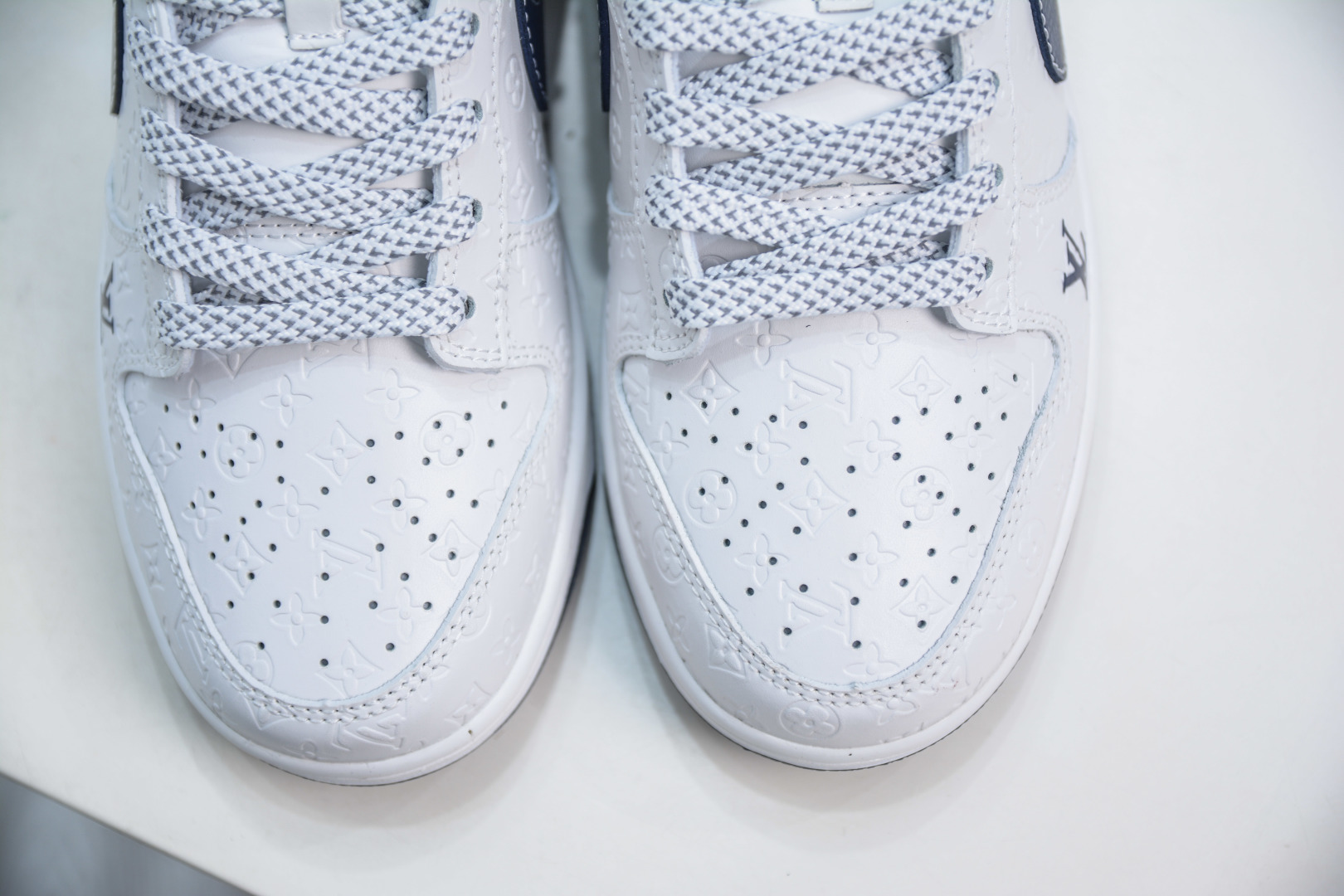 Nike SB Dunk Low x Louis Vuitton White Blue Red - Premium Quality 9 cmp i1747156880501 9263 0 8