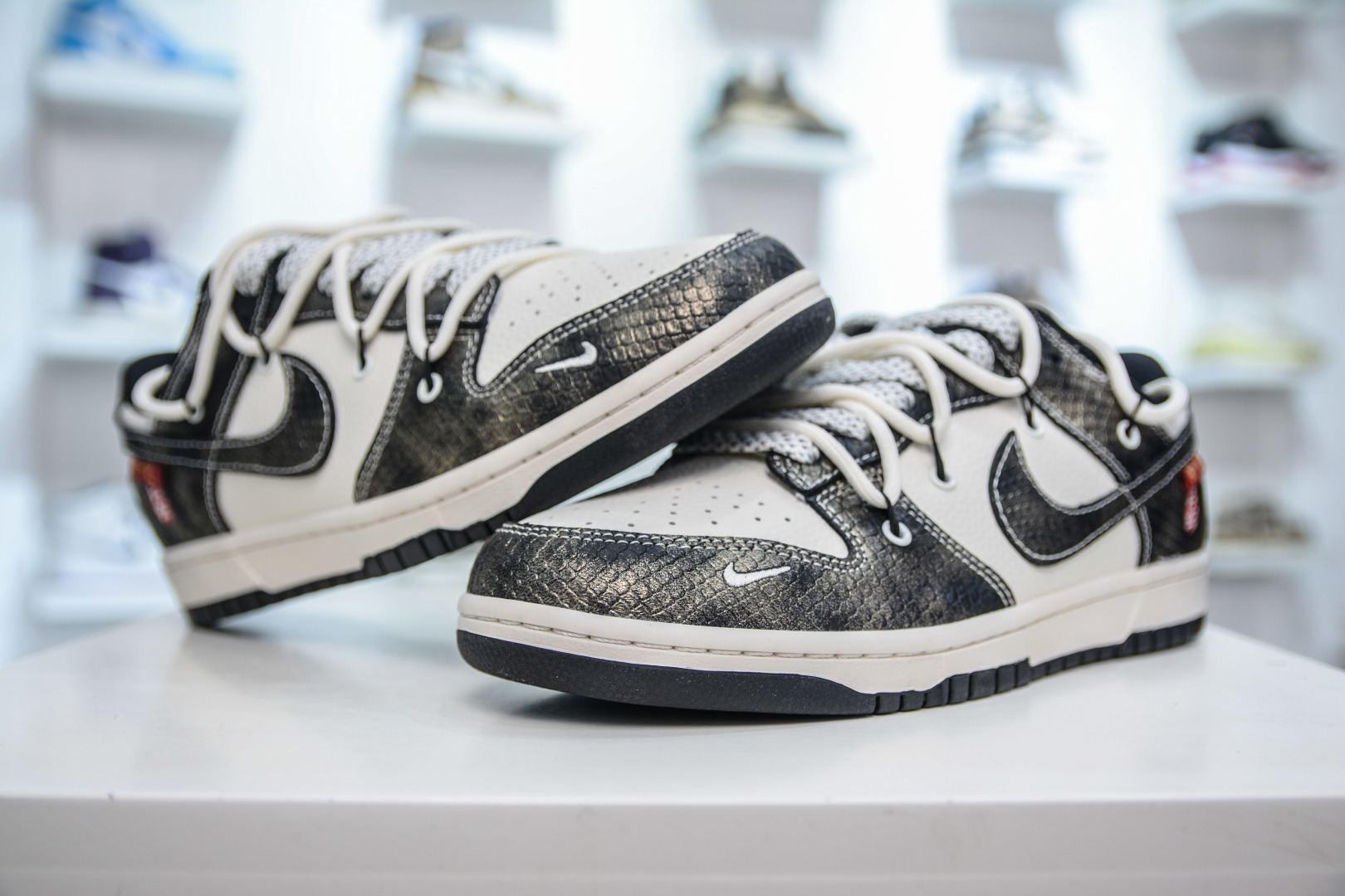 Nike SB Dunk Low 'Year Of The Snake' White Gold Men's Sneakers 4 cmp i1747157160971 4039 0 3