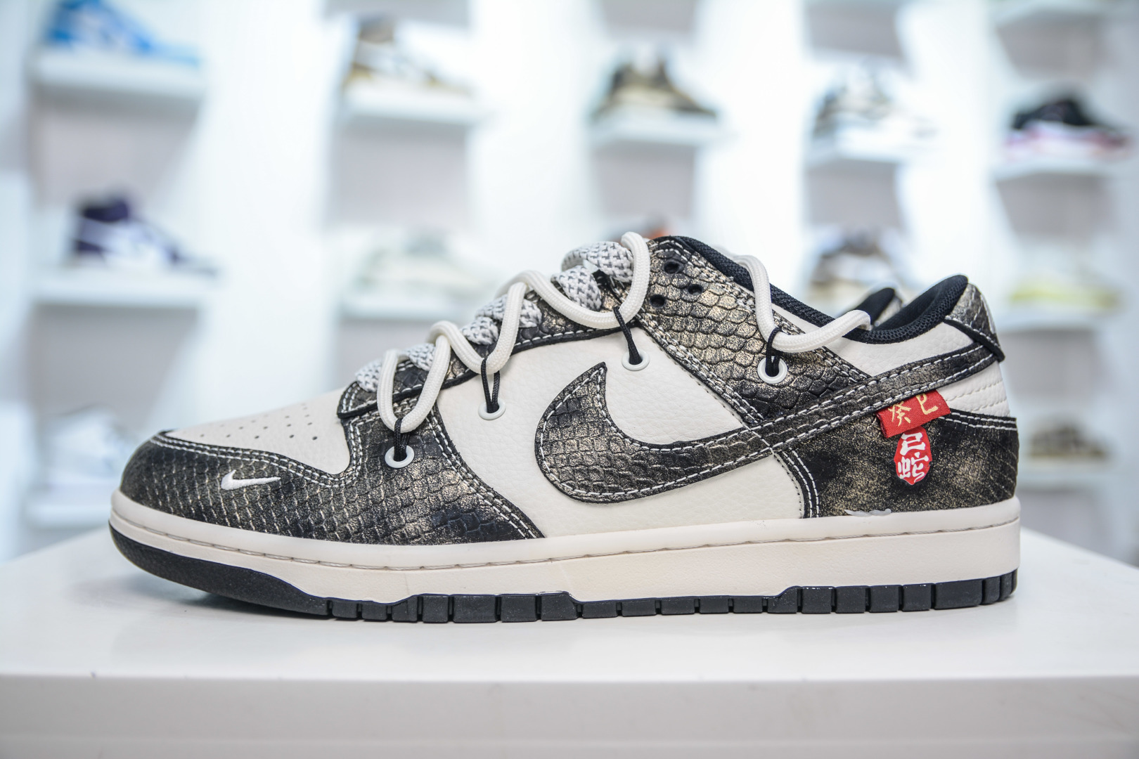 Nike SB Dunk Low 'Year Of The Snake' White Gold Men's Sneakers 1 cmp i1747157161653 4248 0 0