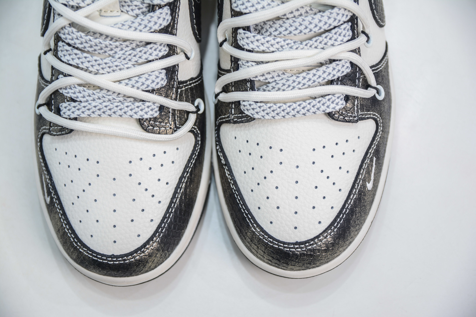 Nike SB Dunk Low 'Year Of The Snake' White Gold Men's Sneakers 9 cmp i1747157161668 140 0 8