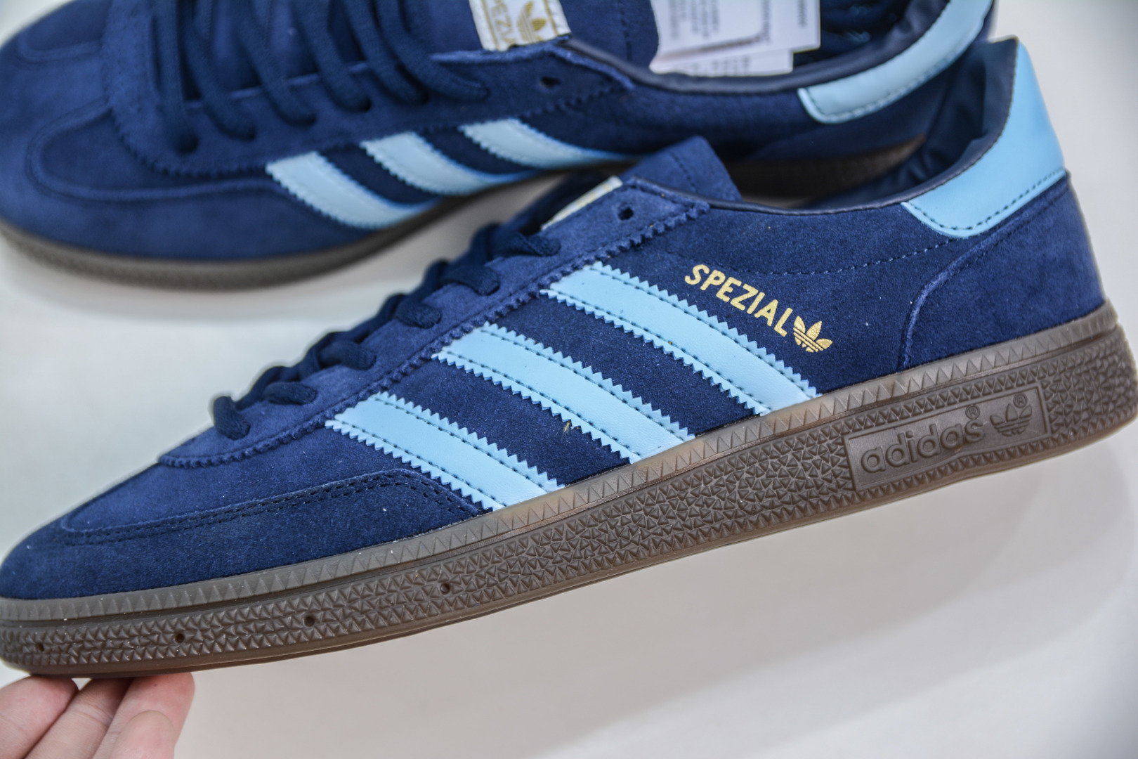 Adidas Originals Handball SPZL: Retro Style, Modern Comfort - Versatile Sneakers 7 cmp i1747157273333 1621 0 6