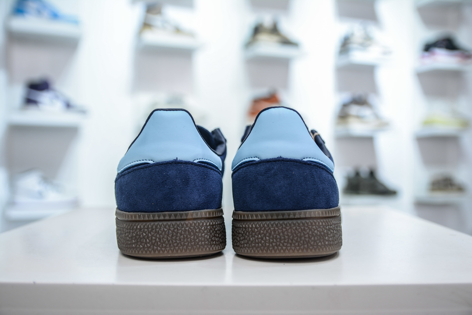 Adidas Originals Handball SPZL: Retro Style, Modern Comfort - Versatile Sneakers 2 cmp i1747157276913 1849 0 1