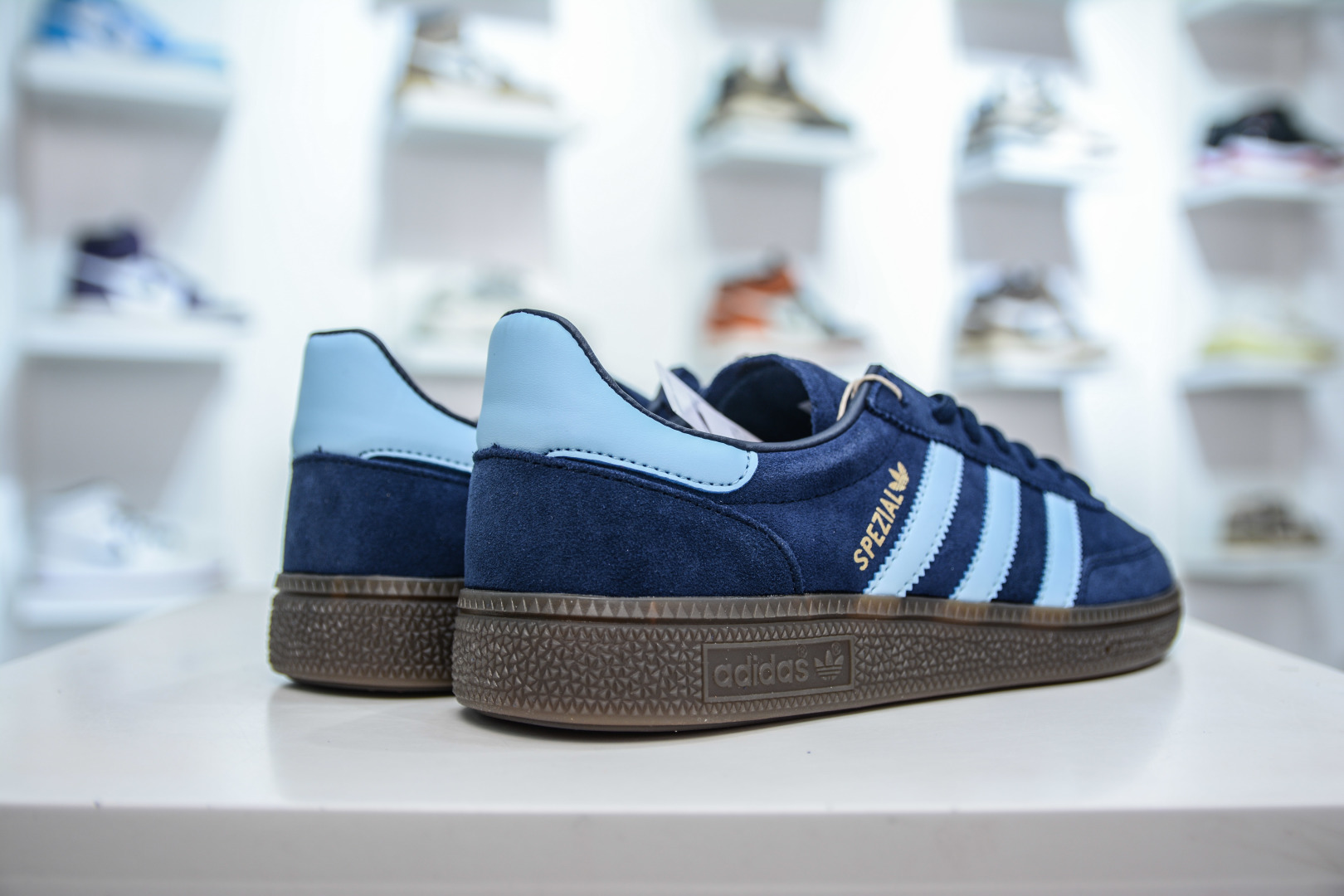 Adidas Originals Handball SPZL: Retro Style, Modern Comfort - Versatile Sneakers 6 cmp i1747157276955 3878 0 5