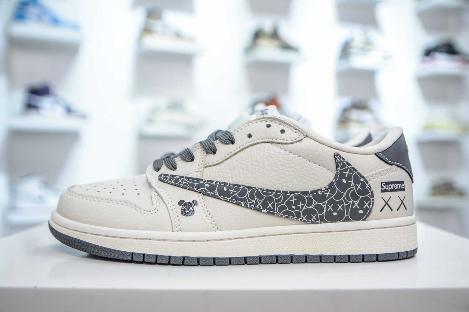 270 TS x Air Jordan x Supreme AJ1 Low 倒钩低帮联名SUP-涂鸦暴力熊 XS2024-035
