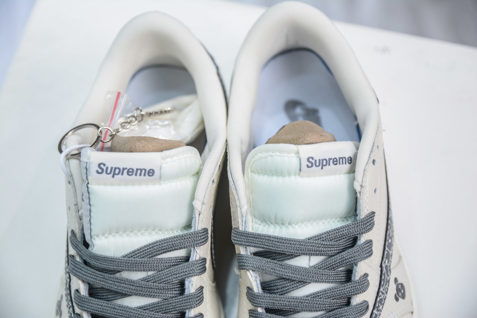 270 TS x Air Jordan x Supreme AJ1 Low 倒钩低帮联名SUP-涂鸦暴力熊 XS2024-035