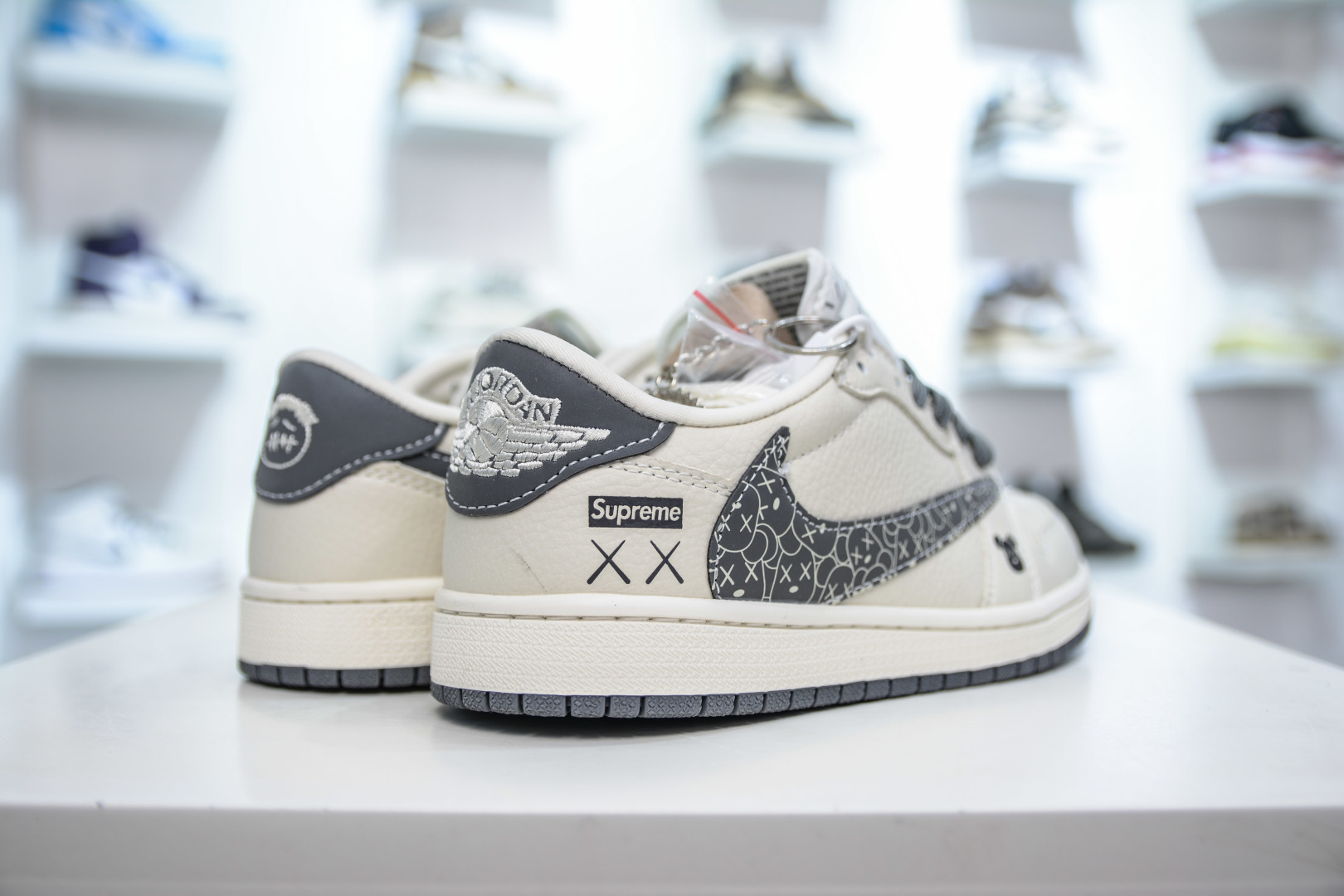 270 TS x Air Jordan x Supreme AJ1 Low 倒钩低帮联名SUP-涂鸦暴力熊 XS2024-035