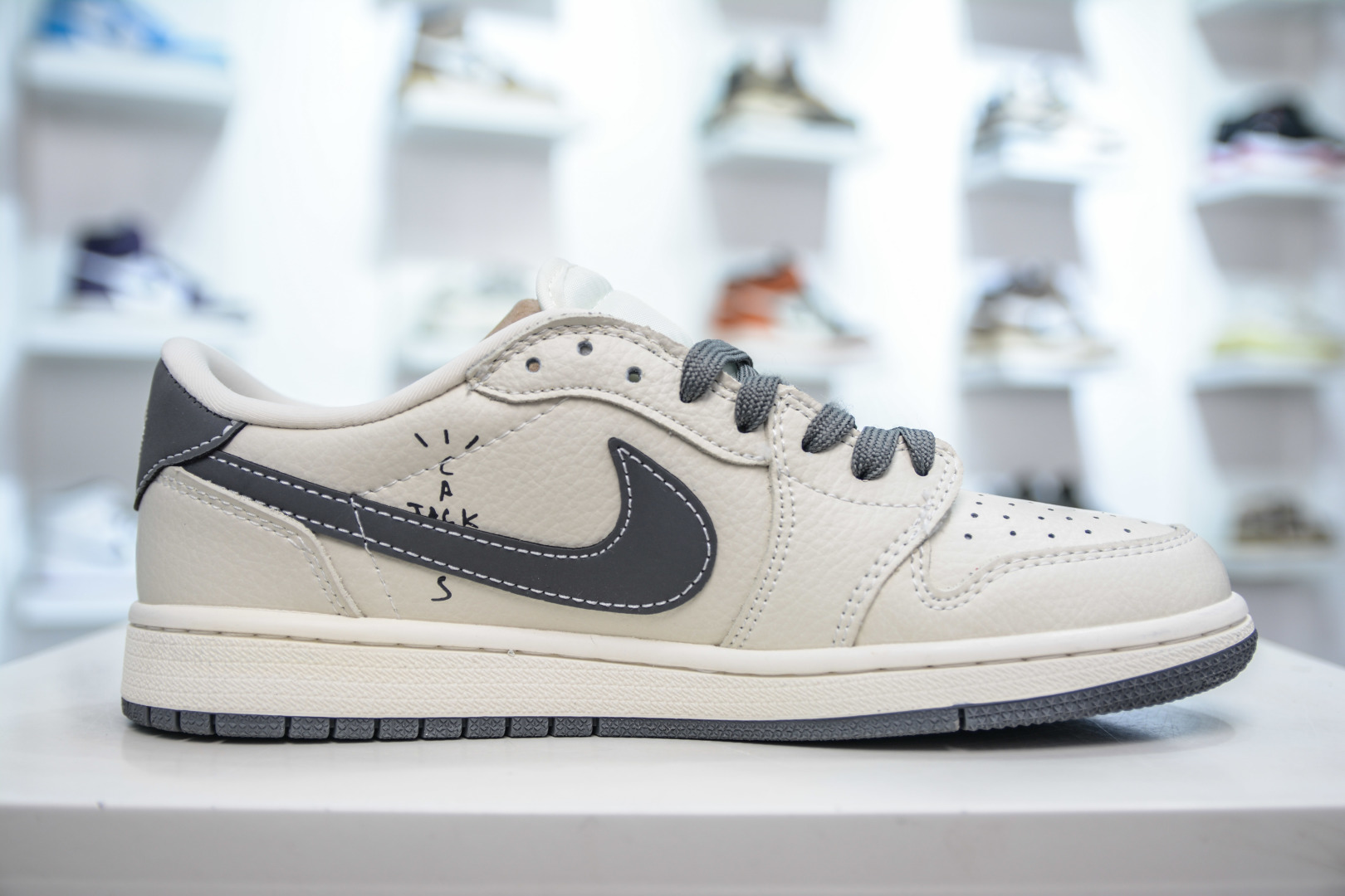 270 TS x Air Jordan x Supreme AJ1 Low 倒钩低帮联名SUP-涂鸦暴力熊 XS2024-035