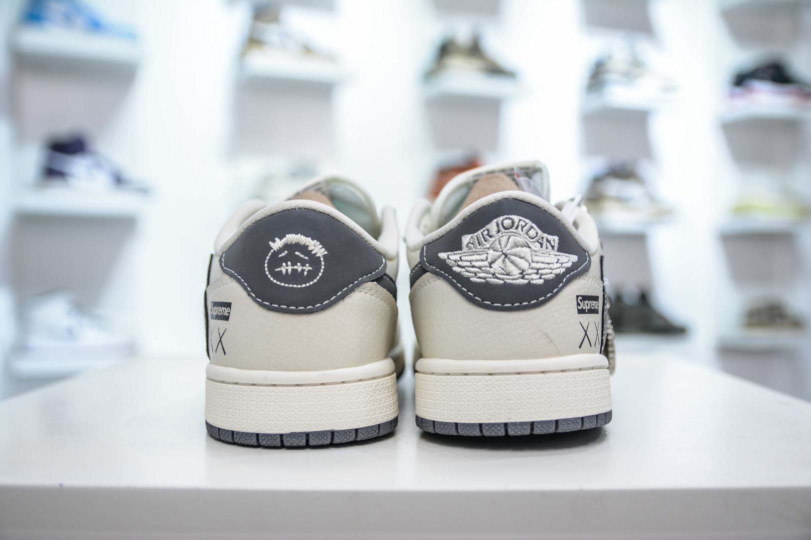 270 TS x Air Jordan x Supreme AJ1 Low 倒钩低帮联名SUP-涂鸦暴力熊 XS2024-035