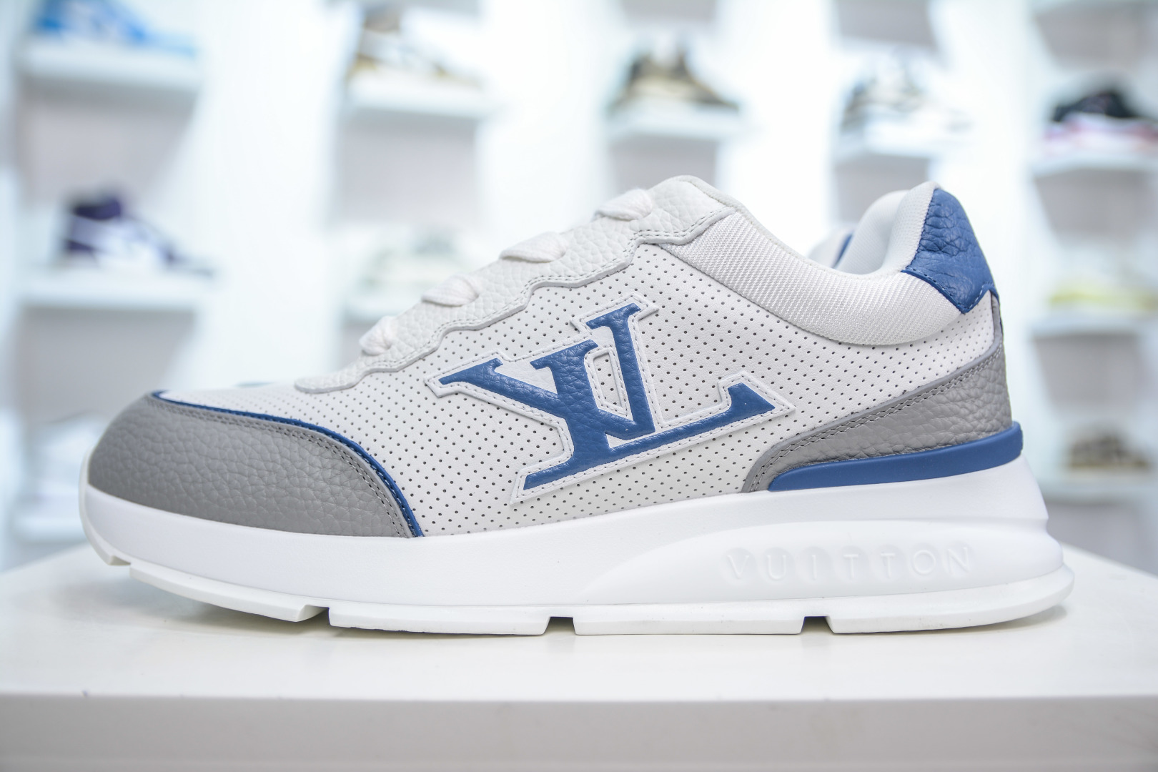 Louis Vuitton Classic Leather Sneakers - Lace-Up, Round Toe, Low Top Design 1 cmp i1747158103470 8706 0 0
