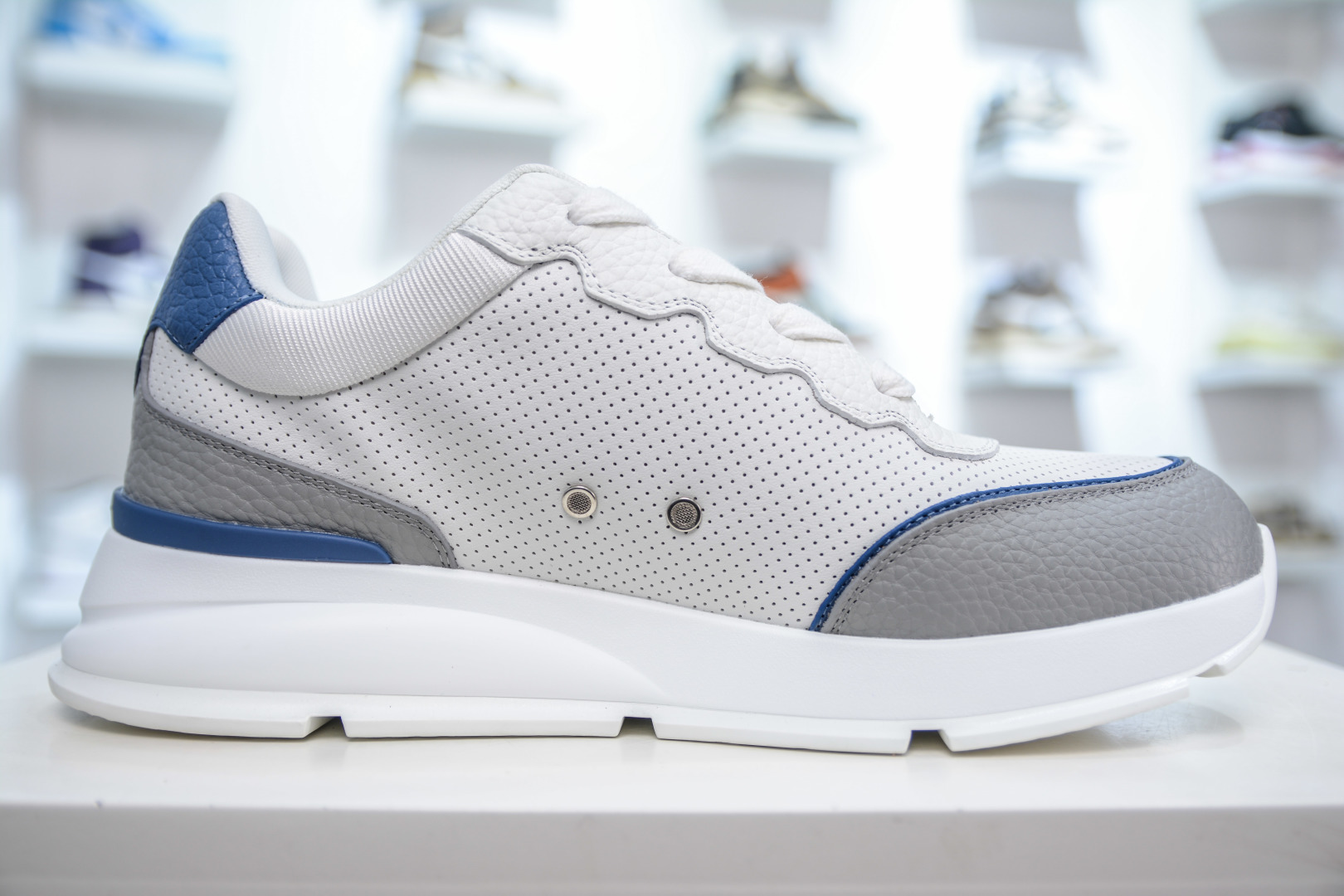 Louis Vuitton Classic Leather Sneakers - Lace-Up, Round Toe, Low Top Design 3 cmp i1747158103470 9329 0 2