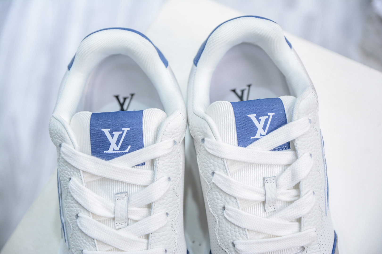 Louis Vuitton Classic Leather Sneakers - Lace-Up, Round Toe, Low Top Design 8 cmp i1747158104483 868 0 7