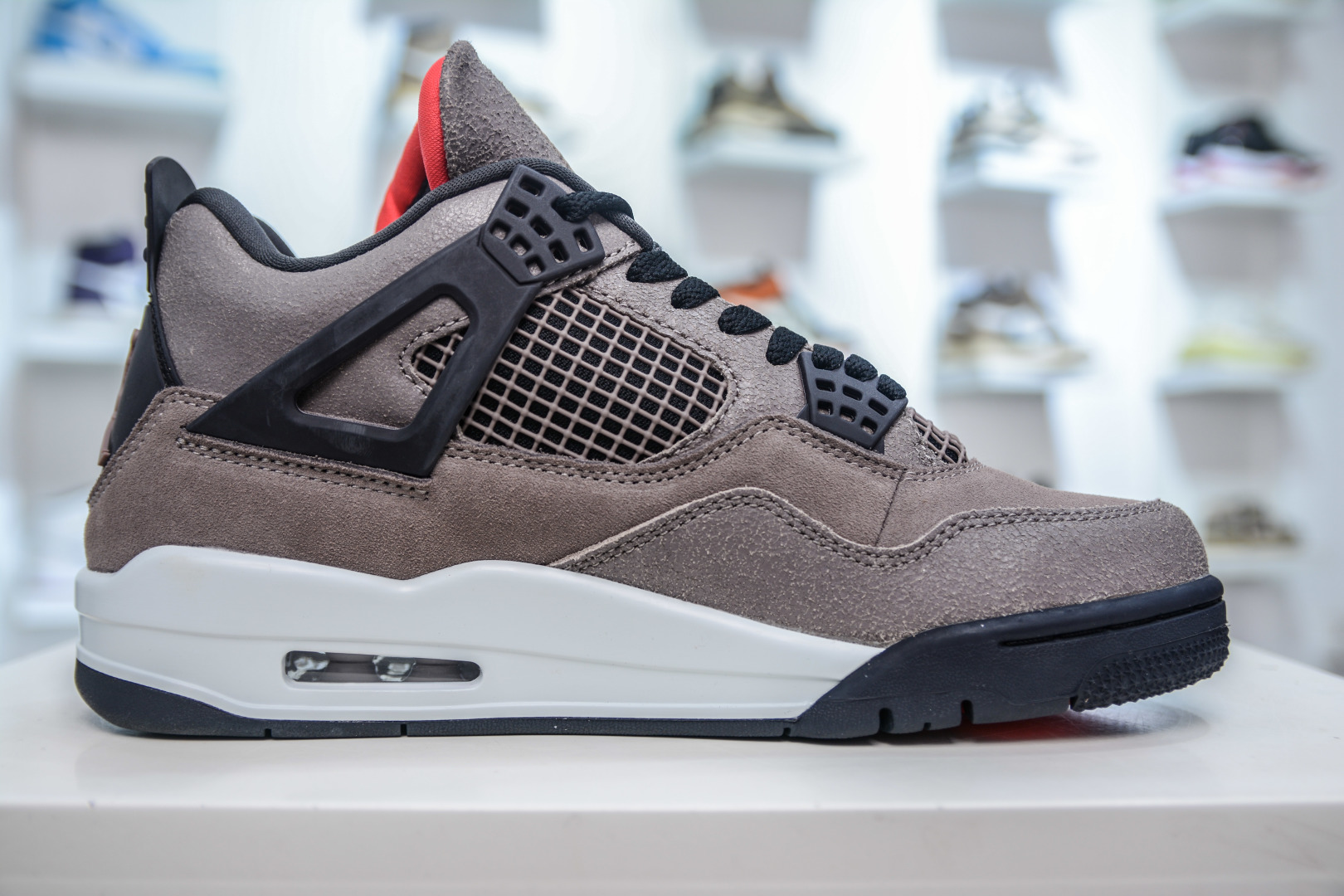 450 OG纯原 Air Jordan AJ4 ”Taupe Haze” 黑棕爆裂 / 摩卡配色 DB0732-200