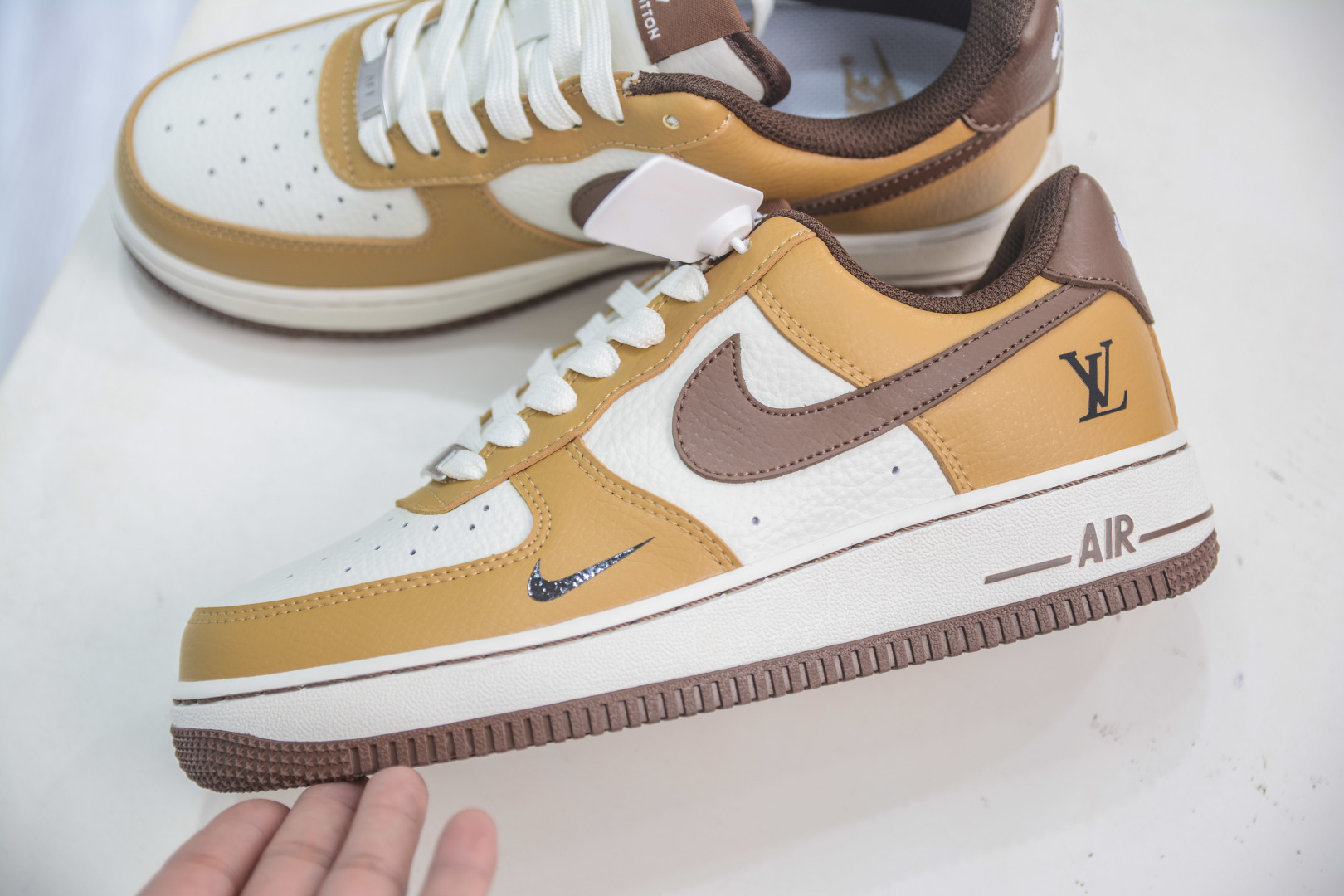 Louis Vuitton x Nike Air Force 1 White Brown Low-Top Sneaker (Unisex) 7 cmp i1752507656344 2309 0 6