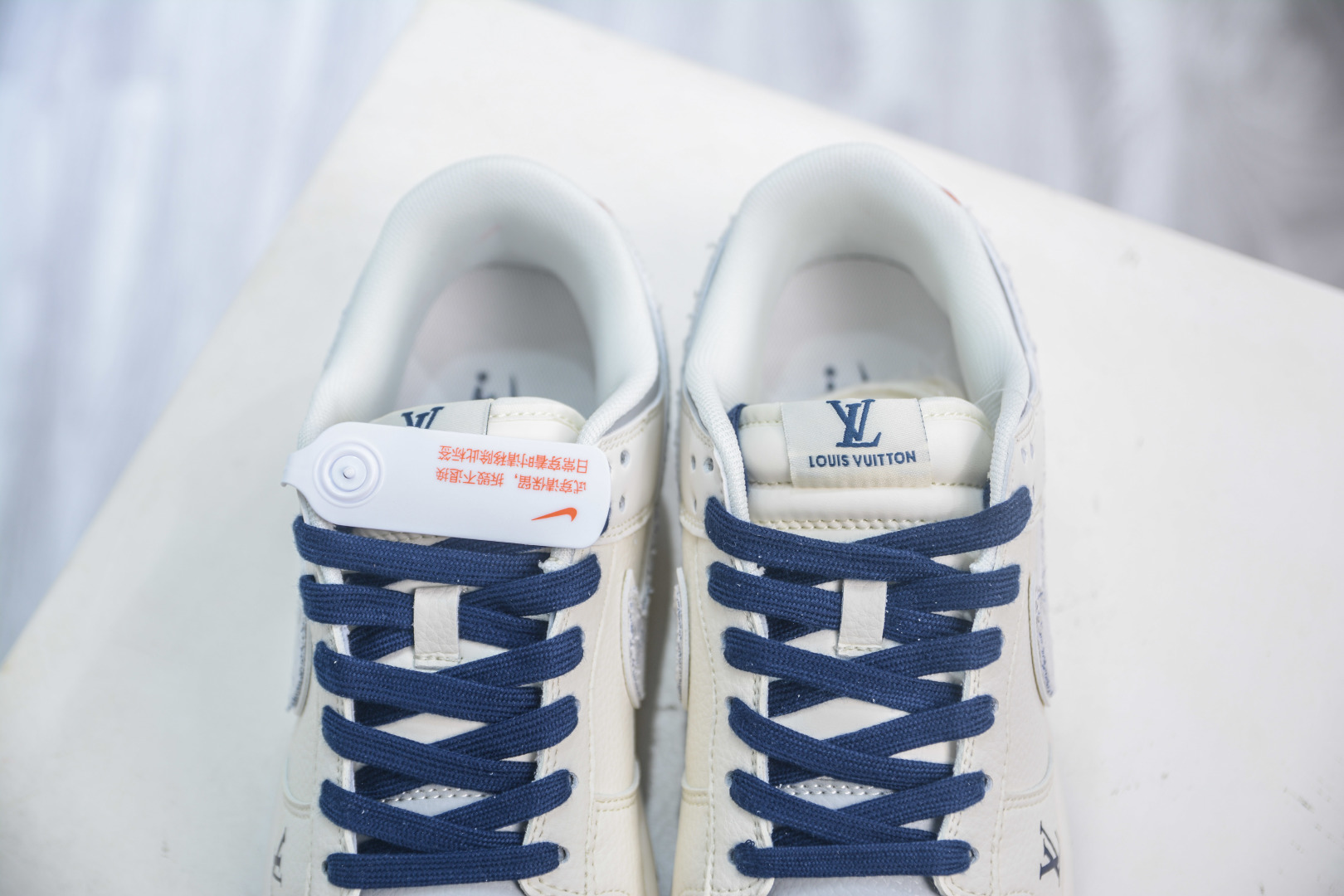 Nike SB Dunk Low x Louis Vuitton White/Grey Collaboration Sneakers 8 cmp i1752507805011 4931 0 7