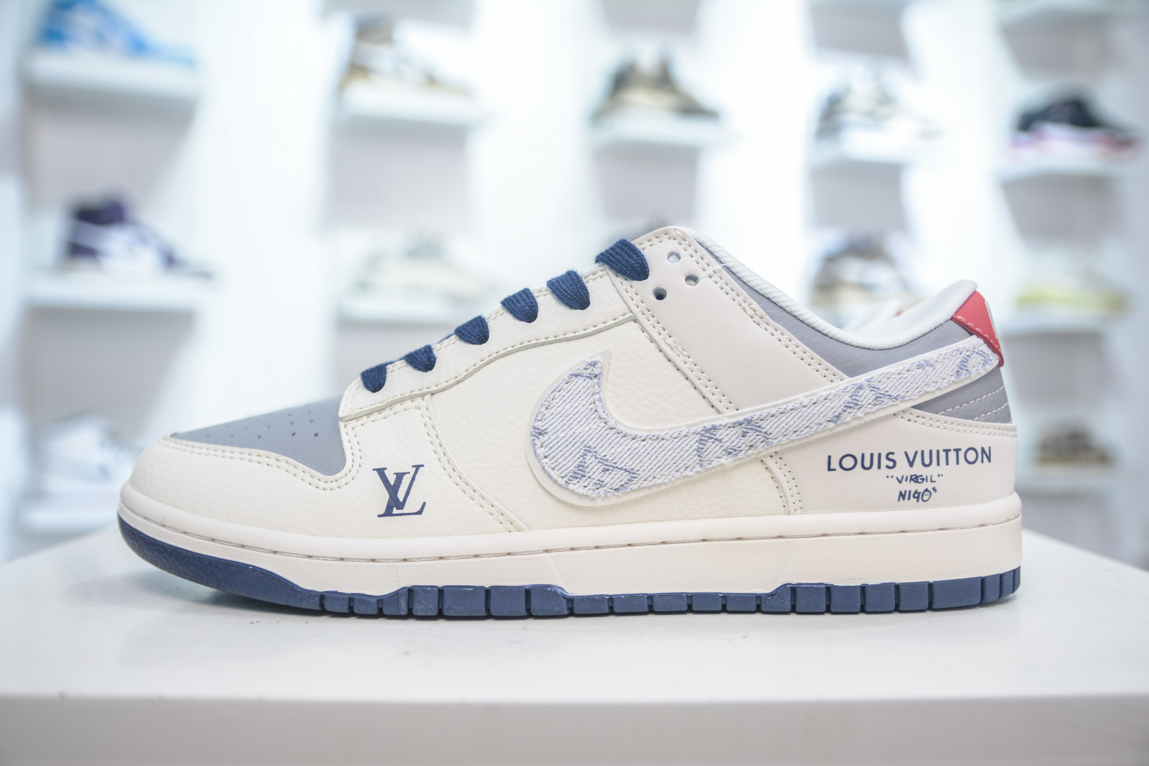 Nike SB Dunk Low x Louis Vuitton White/Grey Collaboration Sneakers 1 cmp i1752507805011 7323 0 0