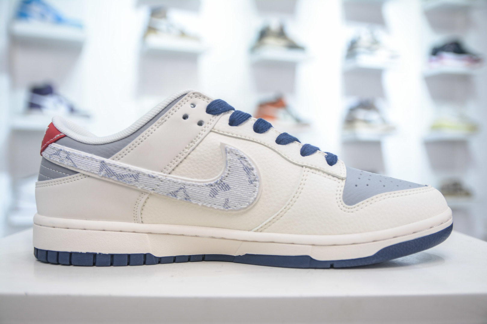 Nike SB Dunk Low x Louis Vuitton White/Grey Collaboration Sneakers 3 cmp i1752507805011 7441 0 2