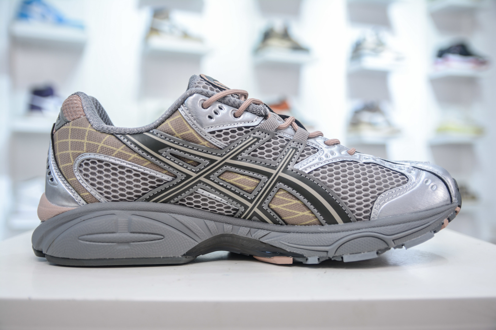 Asics GEL-Kahana NIMBUS 10.1 Durable Low-Top Sneakers - Grey, Beige, and Silver 4 cmp i1752587390448 9420 0 2