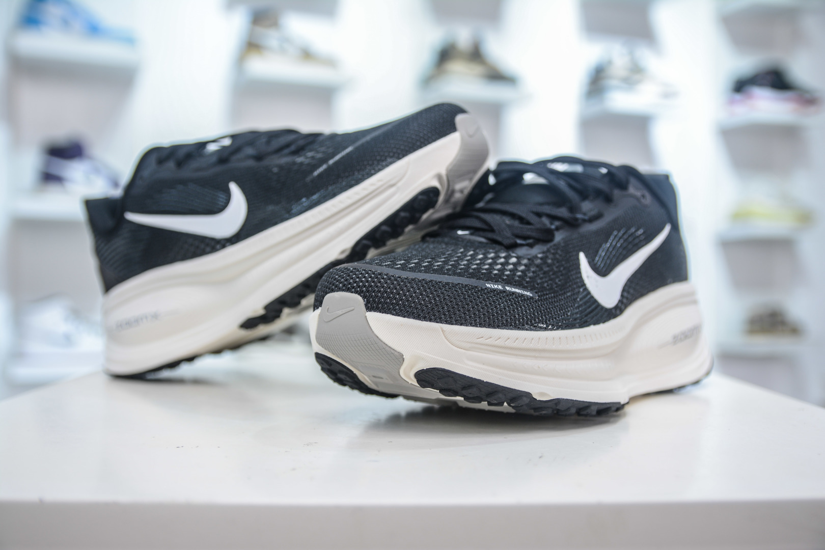Nike Air Zoom Vomero 18: Lightweight, Comfortable Road Running Shoes 5 cmp i1752587444735 8302 0 3