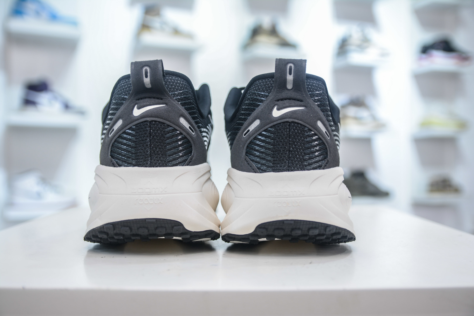 Nike Air Zoom Vomero 18: Lightweight, Comfortable Road Running Shoes 3 cmp i1752587444737 9324 0 1