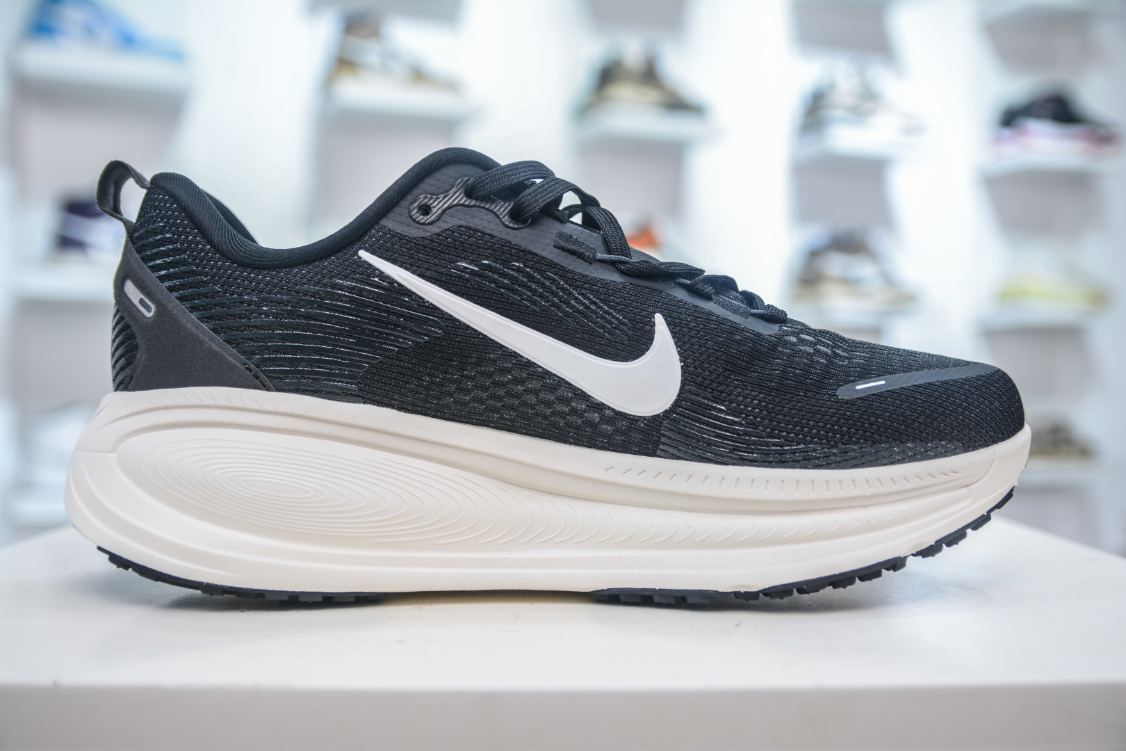 Nike Air Zoom Vomero 18: Lightweight, Comfortable Road Running Shoes 4 cmp i1752587445515 8737 0 2