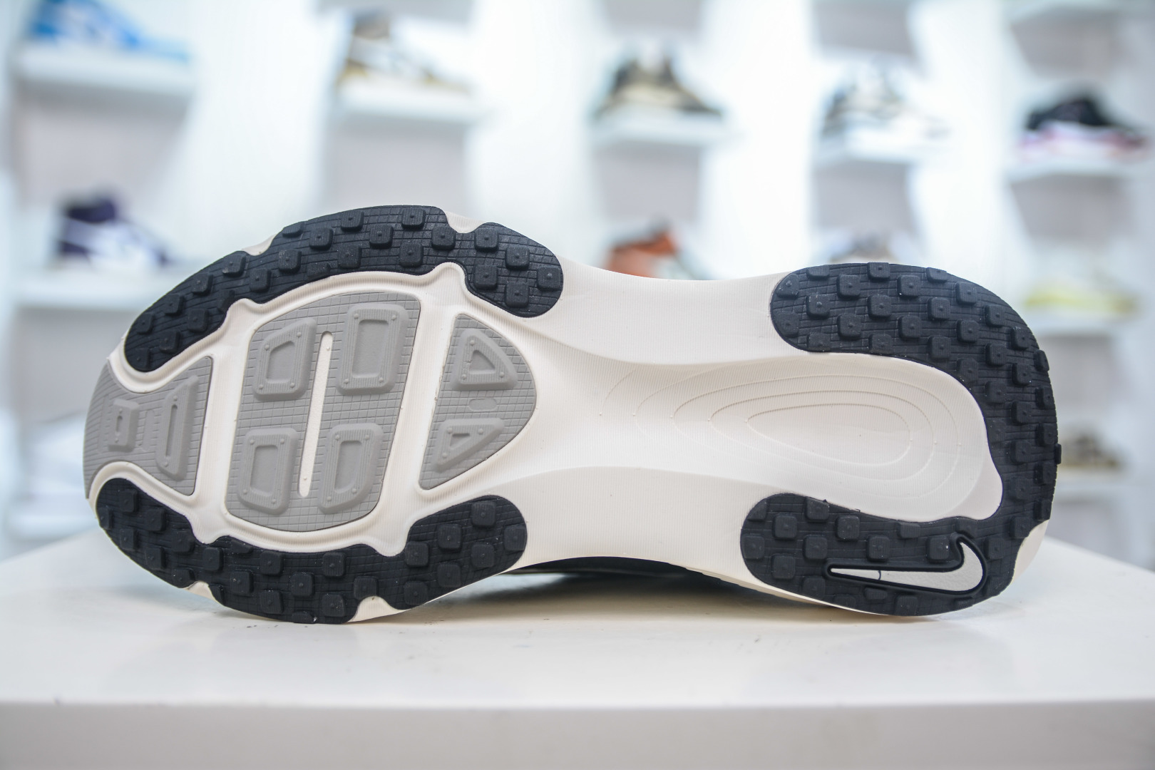 Nike Air Zoom Vomero 18: Lightweight, Comfortable Road Running Shoes 6 cmp i1752587445519 2005 0 4