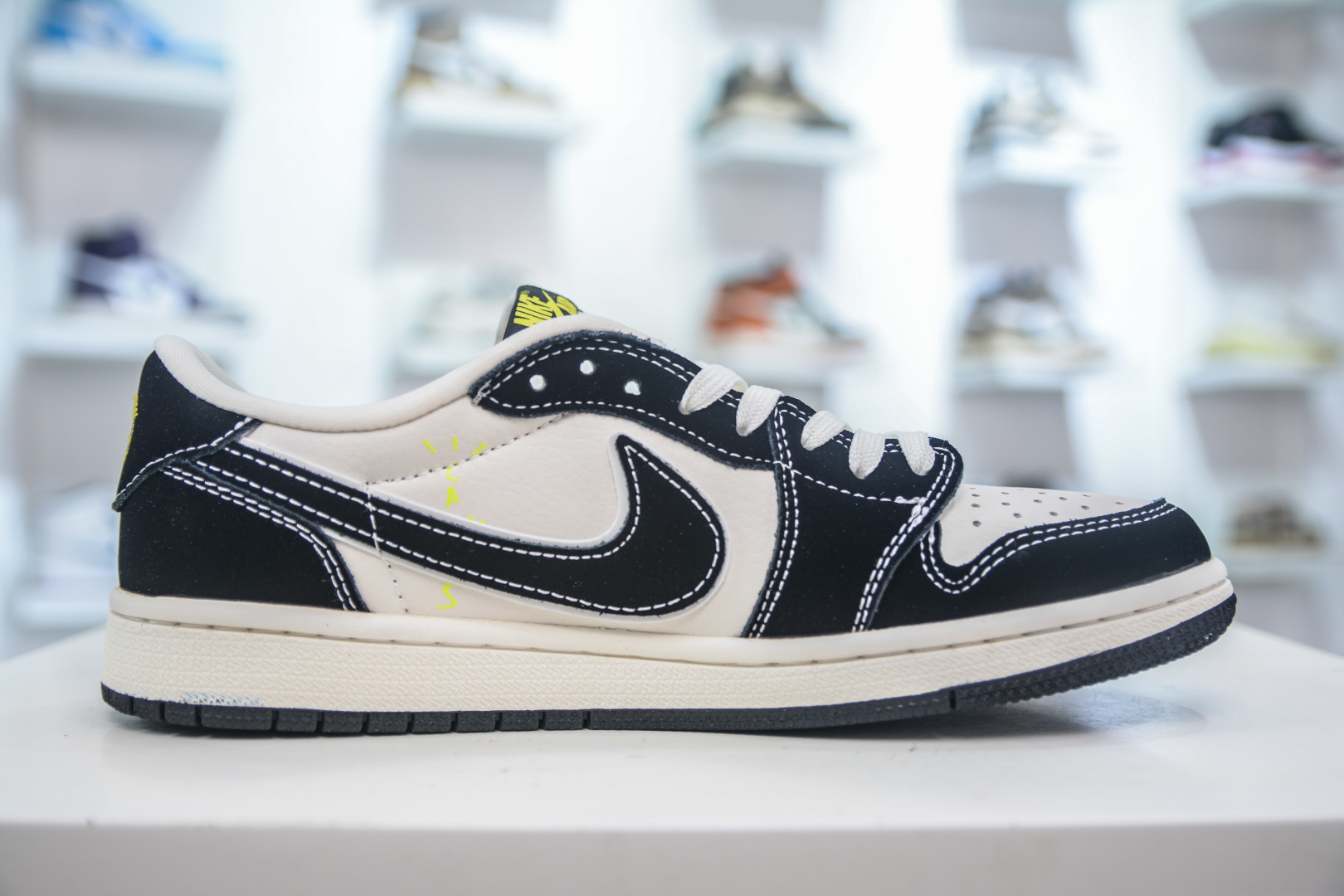 TS x Air Jordan x Fendi Low-Top Sneakers - Stylish Collaboration, Comfortable Fit 3 cmp i1752587590136 3869 0 2