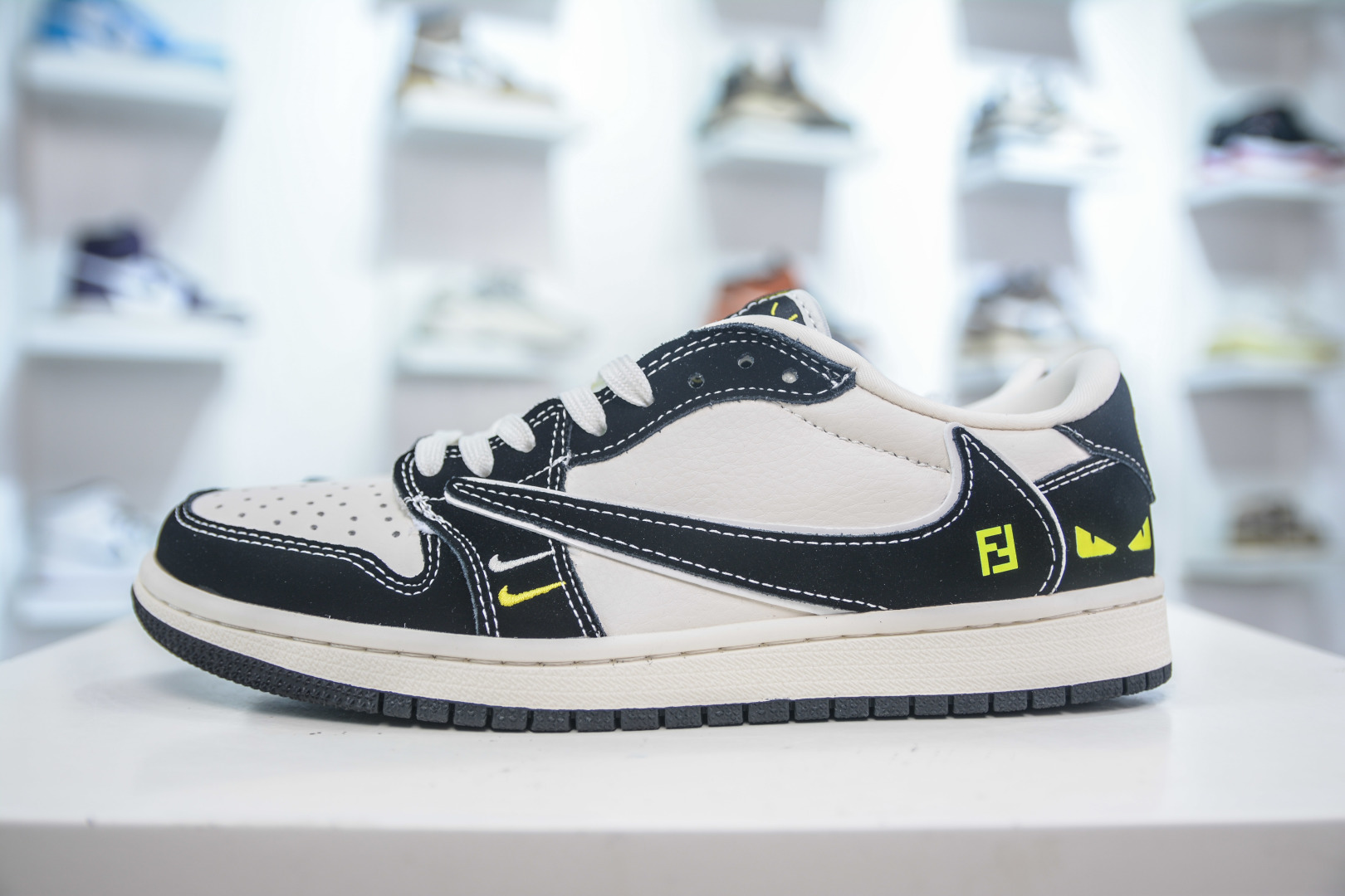 TS x Air Jordan x Fendi Low-Top Sneakers - Stylish Collaboration, Comfortable Fit 1 cmp i1752587590137 2629 0 0