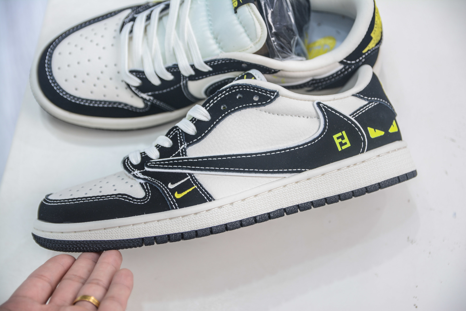 TS x Air Jordan x Fendi Low-Top Sneakers - Stylish Collaboration, Comfortable Fit 7 cmp i1752587590175 8301 0 6