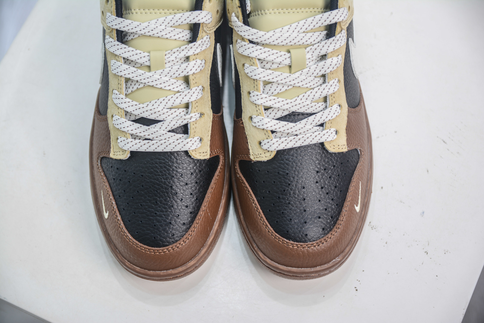 Nike SB Dunk Low x Balenciaga Collab - Stylish, Durable, and Comfortable 9 cmp i1752587648504 2247 0 8