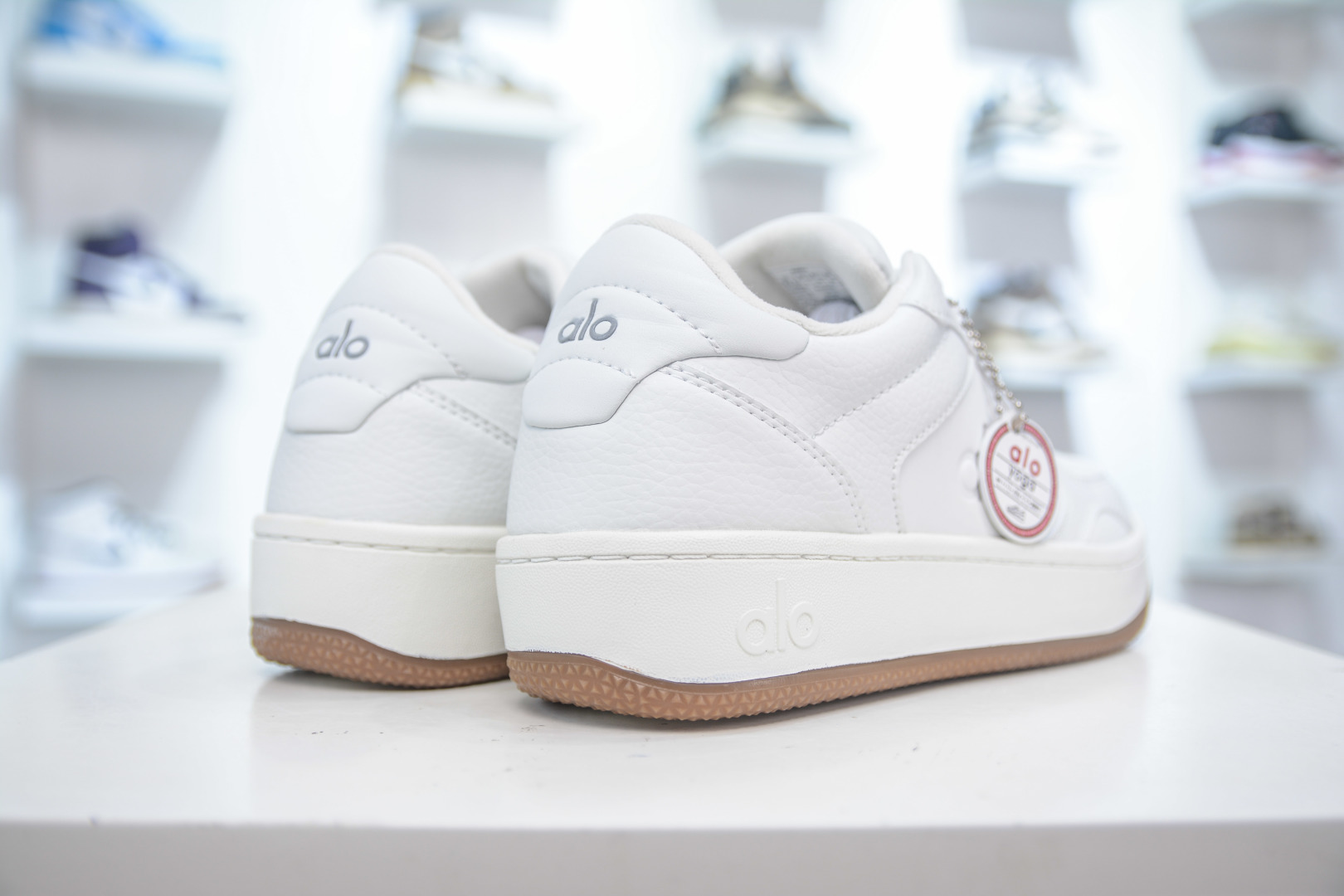 Alo Yoga Recover Mode Low-Top Sneakers - Comfort & Style with Hidden Lift 7 cmp i1752587856182 853 0 5
