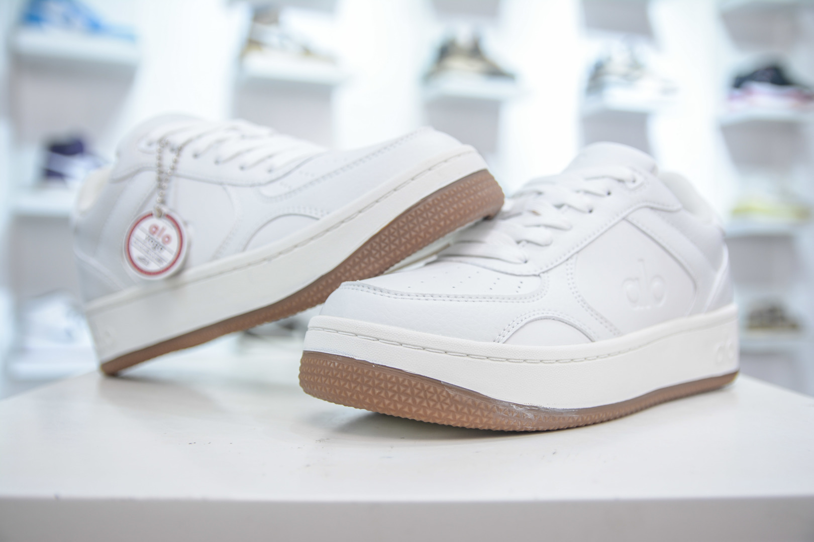 Alo Yoga Recover Mode Low-Top Sneakers - Comfort & Style with Hidden Lift 5 cmp i1752587856183 2074 0 3