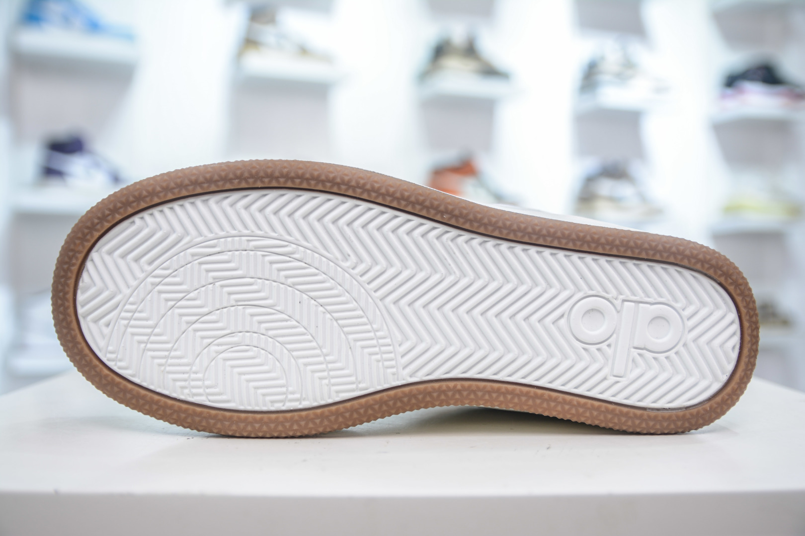 Alo Yoga Recover Mode Low-Top Sneakers - Comfort & Style with Hidden Lift 6 cmp i1752587856184 6589 0 4
