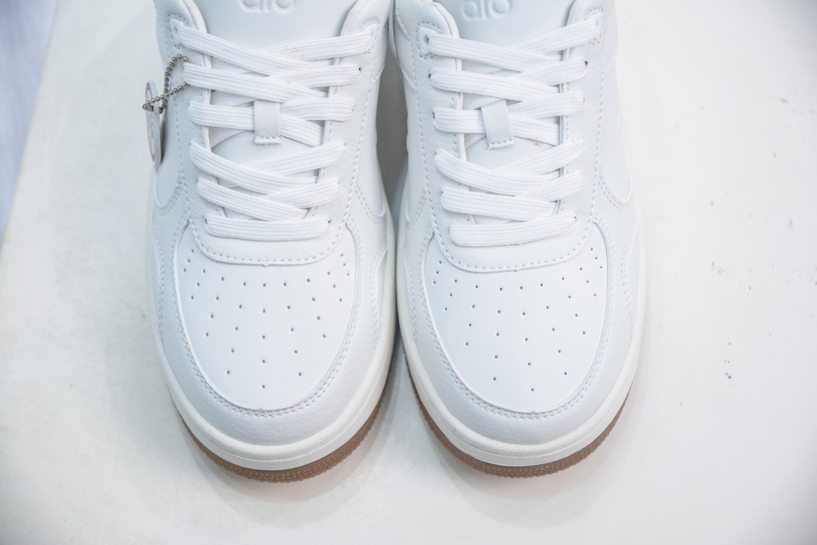 Alo Yoga Recover Mode Low-Top Sneakers - Comfort & Style with Hidden Lift 10 cmp i1752587856849 6783 0 8