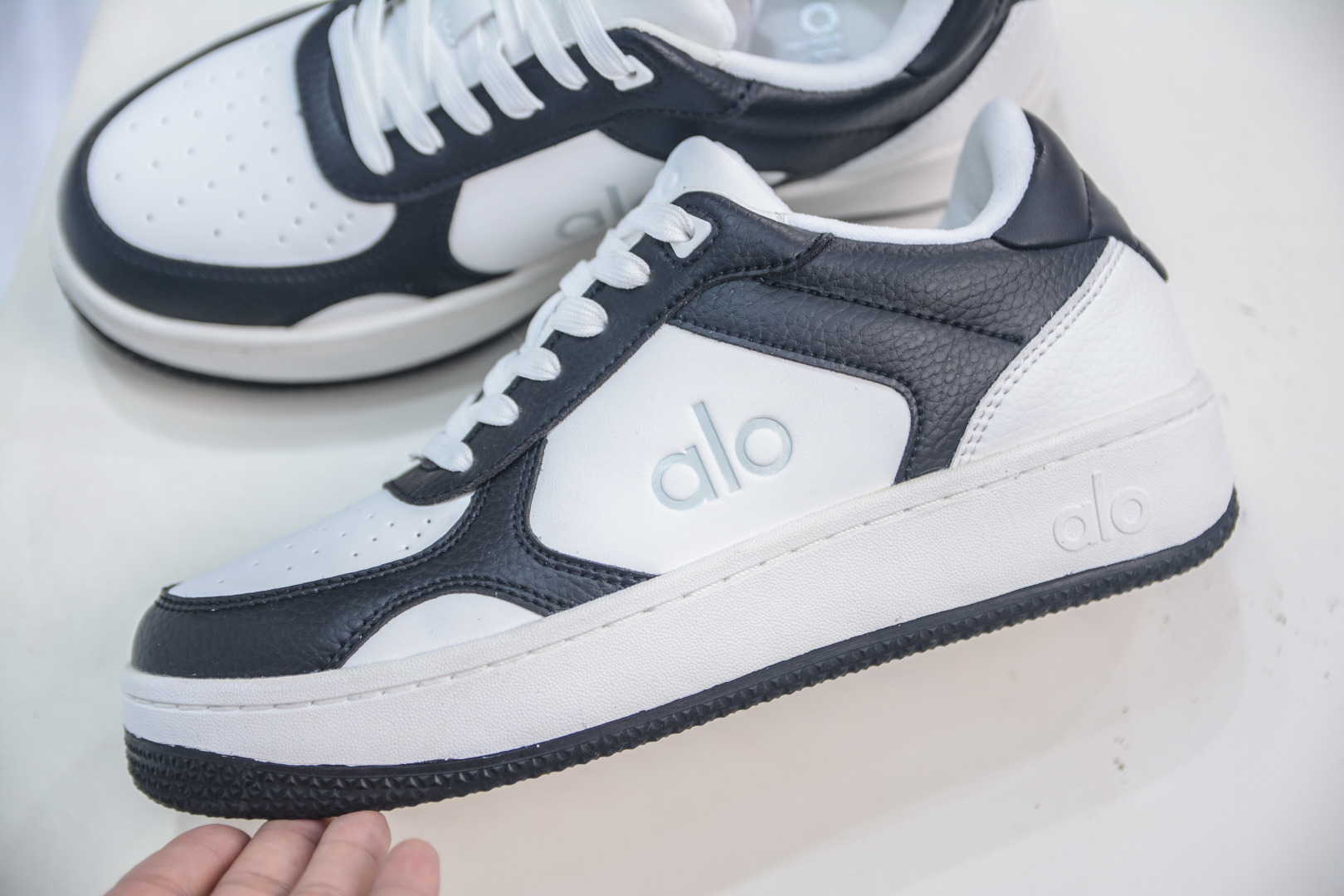 Alo Yoga Recover Mode Low-Top Sneakers - Hidden Lift, Classic Style 8 cmp i1752587994730 7098 0 6