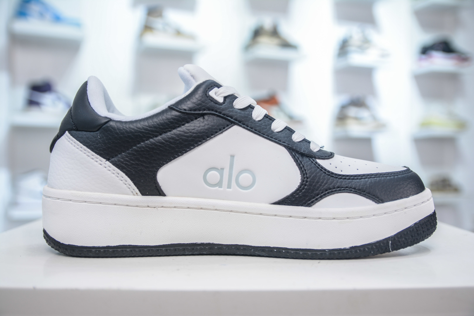 Alo Yoga Recover Mode Low-Top Sneakers - Hidden Lift, Classic Style 4 cmp i1752587995548 4134 0 2