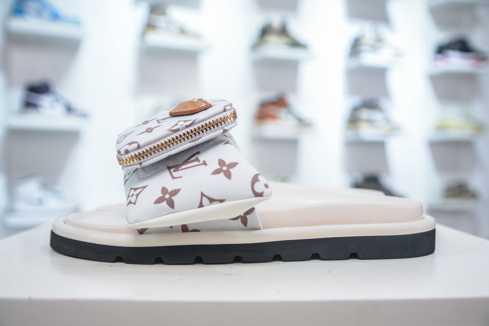 Louis Vuitton Pool Pillow Comfort Sandal, White, Women's Size 35-45 2 cmp i1752588358428 3714 0 0