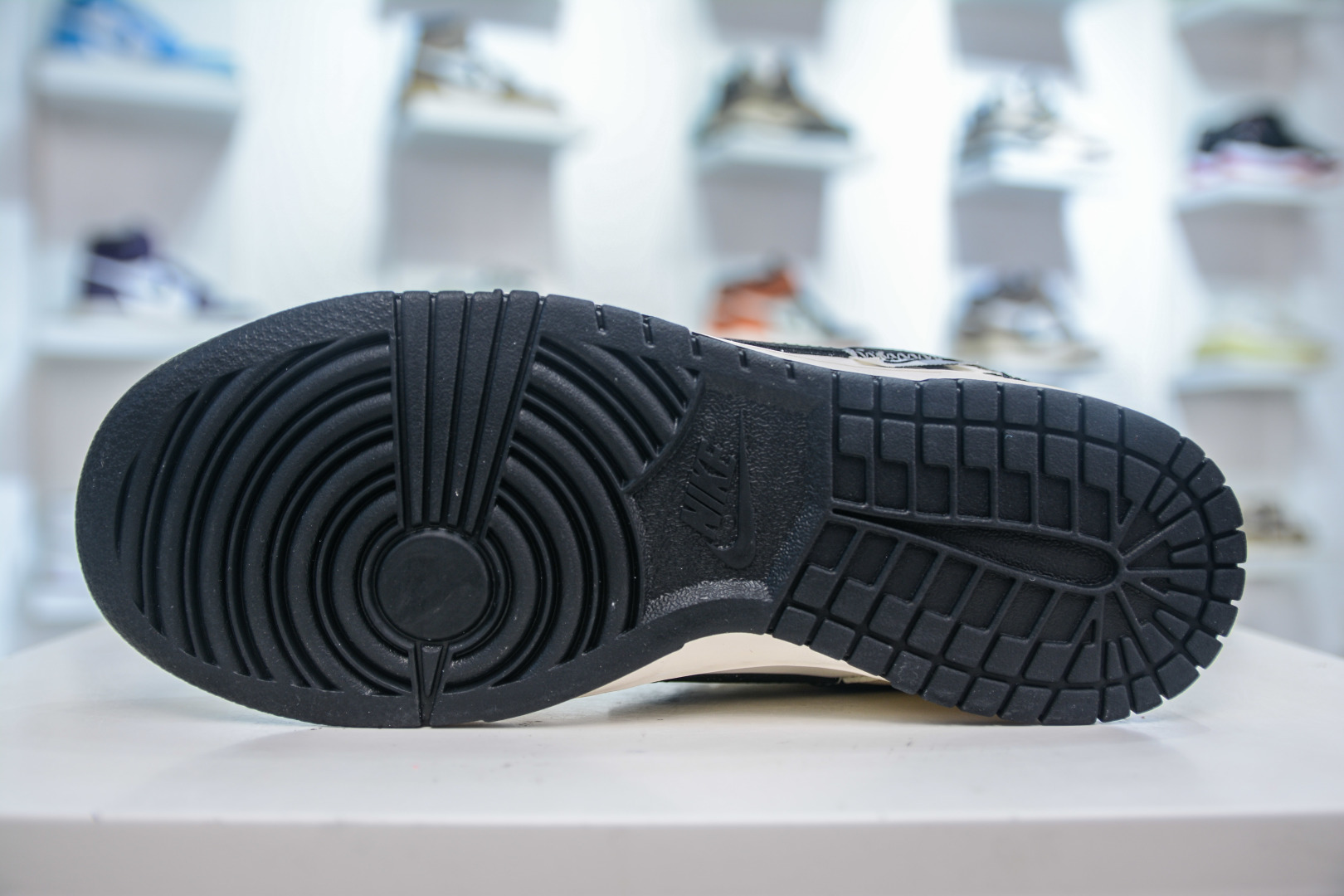 Nike SB Dunk Low X Stussy 斯图西联名-米黑闪电 QW5836-018