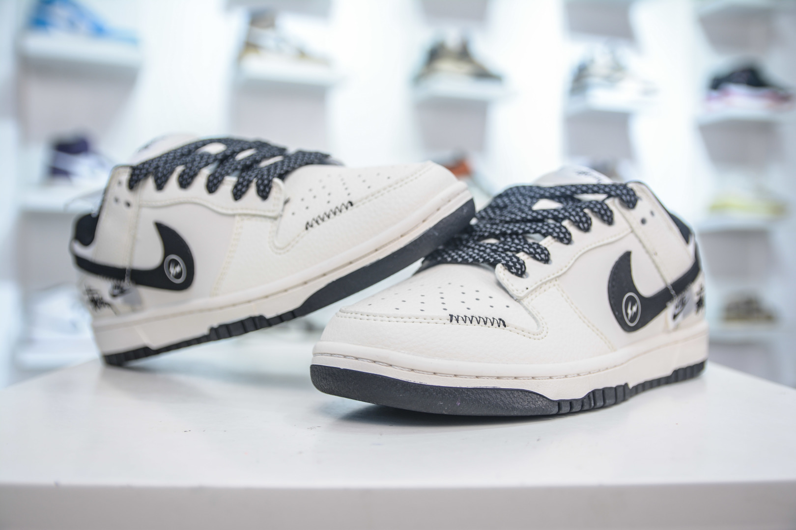 Nike SB Dunk Low X Stussy 斯图西联名-米黑闪电 QW5836-018