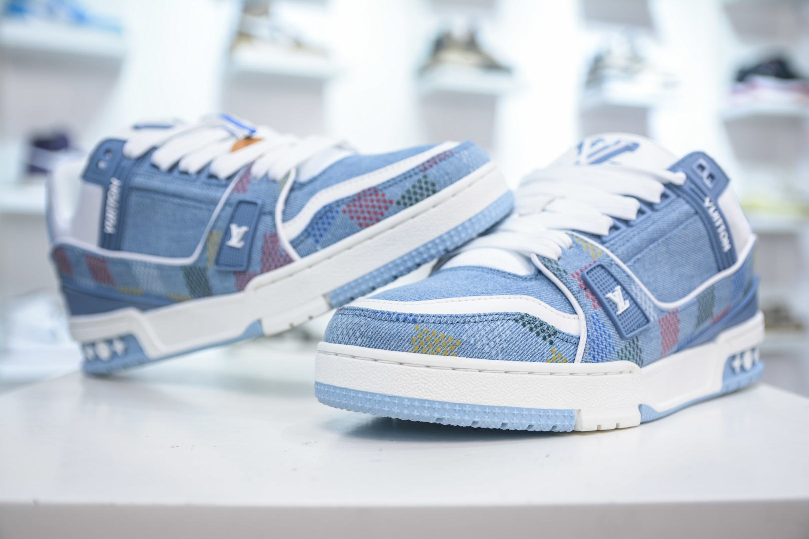 💰200 主推优势好价
CS版 鬼佬私人订单回流 Louis Vuitton Trainer lv时装走秀运动鞋 大厂出品 全套原楦原纸版原鞋开模 独家磨具开发男女鞋加全套半码 全网最具灵魂的版型 正确原装黄色鞋盒 正确中底印花 鞋面印花3D高频深度立体 全鞋电脑针车 紧密相连 针距密度一致 环保乳胶注塑鞋垫 厚度脚感还原原版 皮面裁剪部位 统一油边封口工艺 原装橡胶大底含胶量大底组合零偏差 专柜全套包装 防尘袋 说明书 质保卡 拒绝高价杀猪❌
尺码:36 37 38 39 40 41 42 43 44 45 46