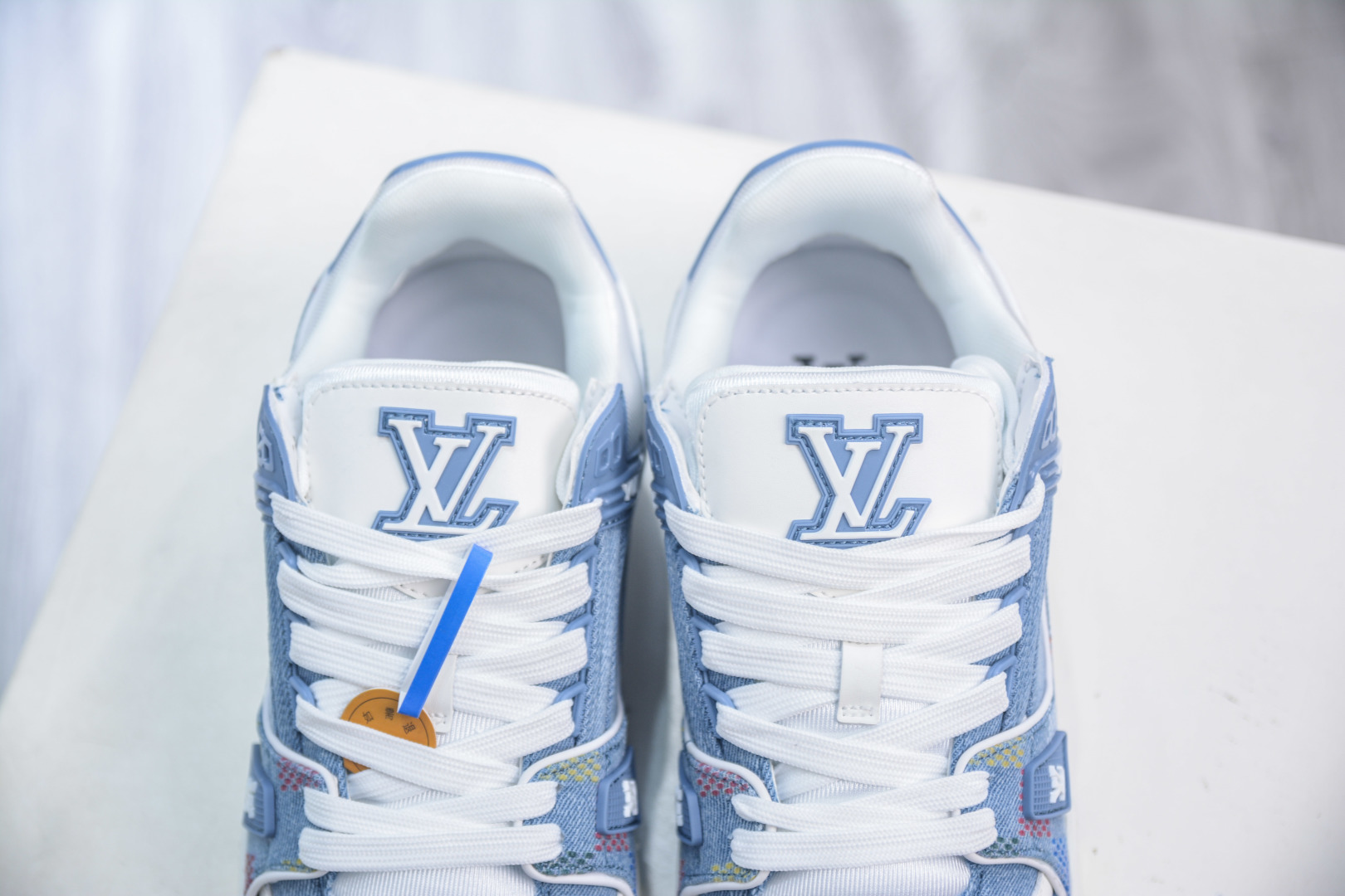 💰200 主推优势好价
CS版 鬼佬私人订单回流 Louis Vuitton Trainer lv时装走秀运动鞋 大厂出品 全套原楦原纸版原鞋开模 独家磨具开发男女鞋加全套半码 全网最具灵魂的版型 正确原装黄色鞋盒 正确中底印花 鞋面印花3D高频深度立体 全鞋电脑针车 紧密相连 针距密度一致 环保乳胶注塑鞋垫 厚度脚感还原原版 皮面裁剪部位 统一油边封口工艺 原装橡胶大底含胶量大底组合零偏差 专柜全套包装 防尘袋 说明书 质保卡 拒绝高价杀猪❌
尺码:36 37 38 39 40 41 42 43 44 45 46