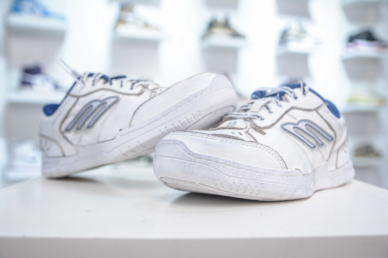 VG版 Balenciaga Hamptons Worn-Out 巴黎世家十八18代 841765 WCURB 9414