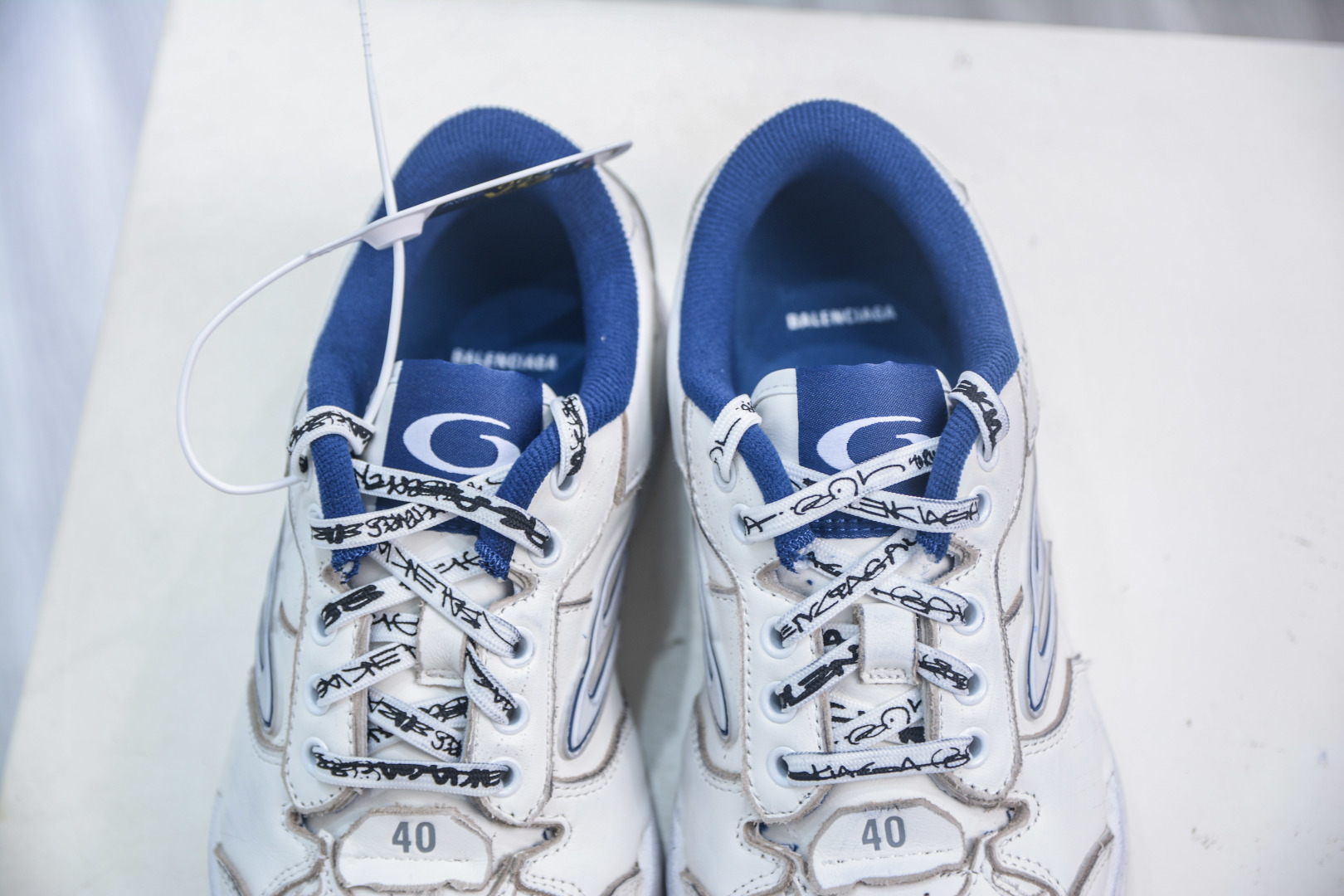 VG版 Balenciaga Hamptons Worn-Out 巴黎世家十八18代 841765 WCURB 9414