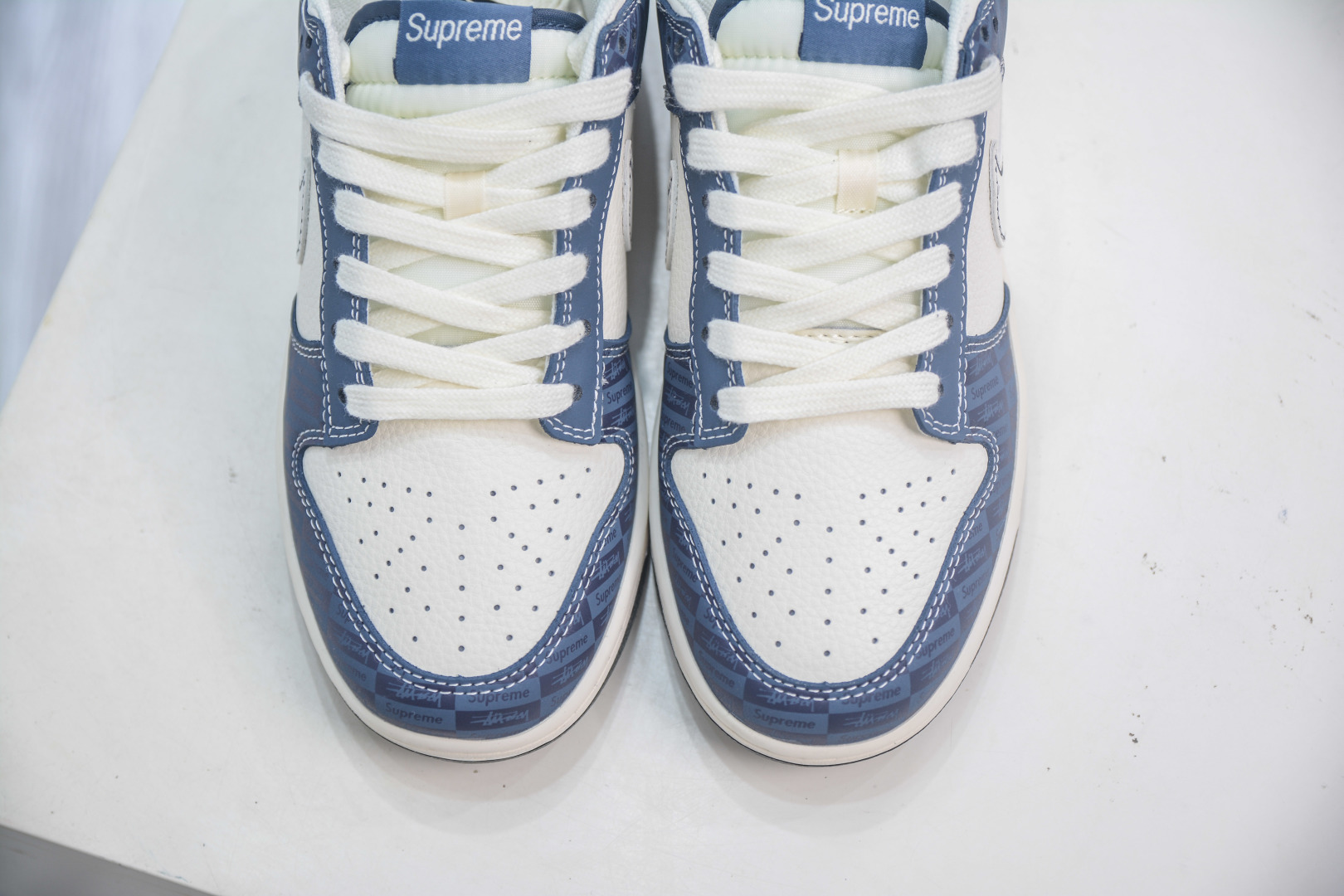 Nike SB Dunk Low x Supreme Collab White Blue Fashion Sneakers 10 cmp i1752850384922 7926 0 8