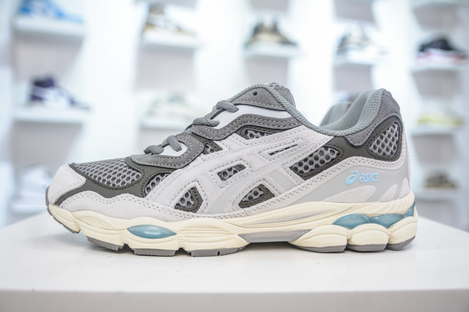 Asics Gel-NYC: Retro-Cool Running Shoes for Everyday Comfort and Style 1 cmp i1752850478582 1163 0 0