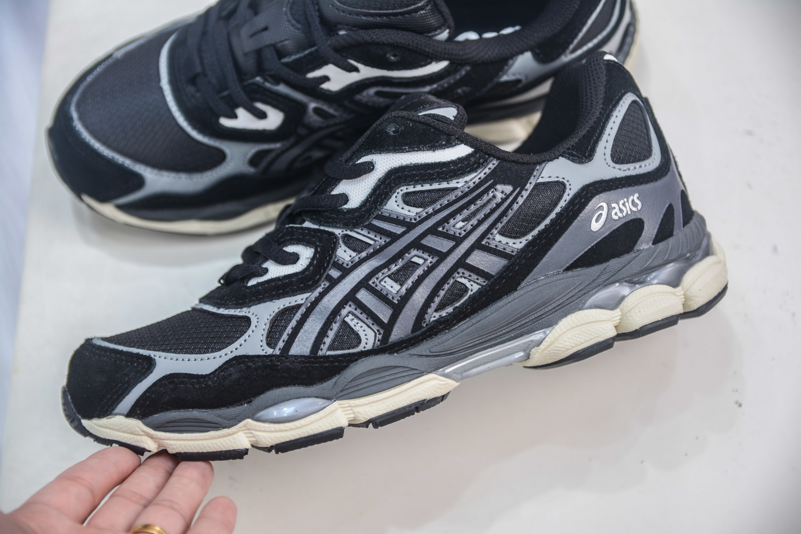 Asics Gel-NYC Sneakers: Retro Style, Breathable Comfort, and Superior Performance 7 cmp i1752850517358 6070 0 6